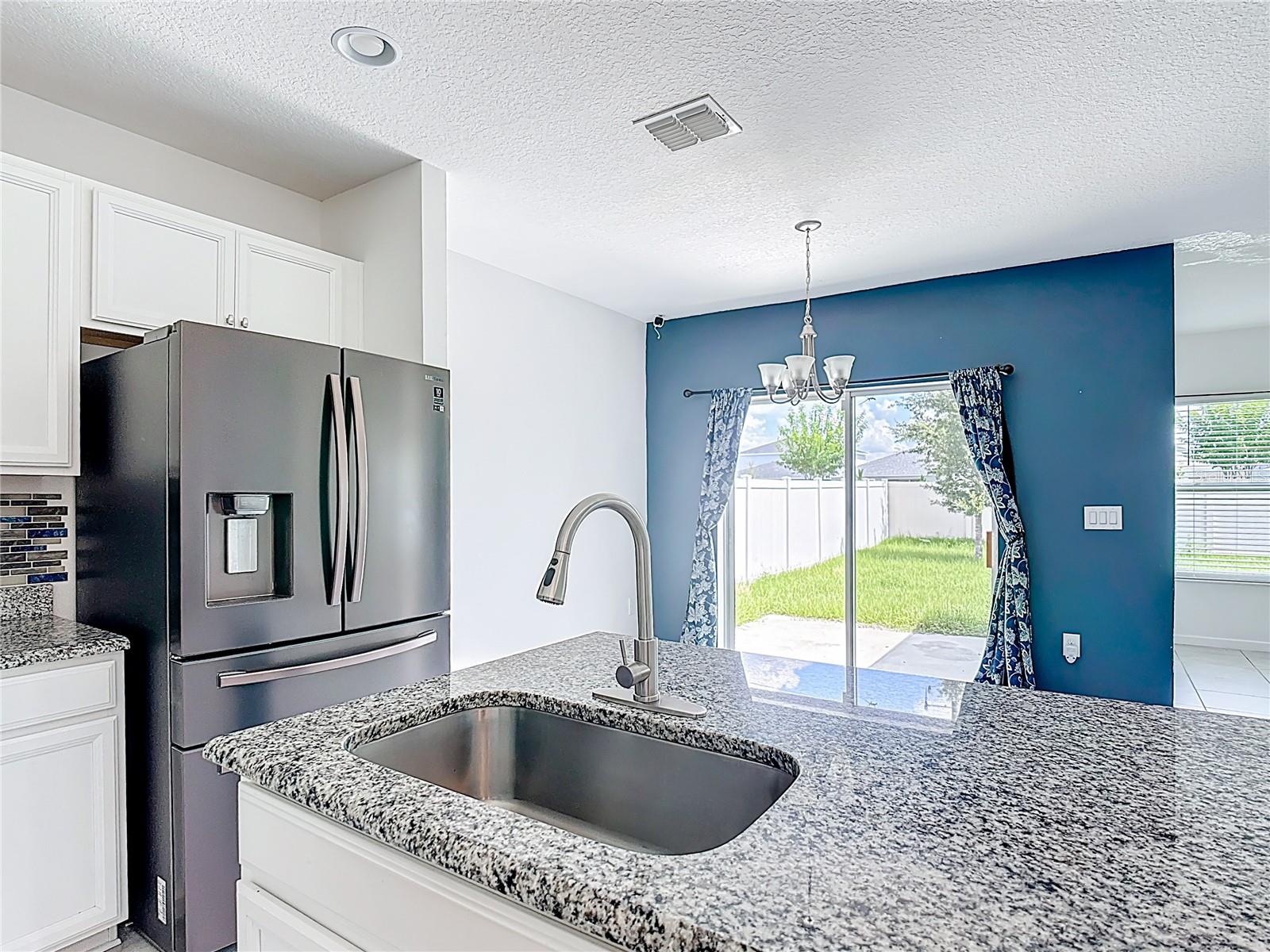 Image 7 of 44 For 450 Taft Drive