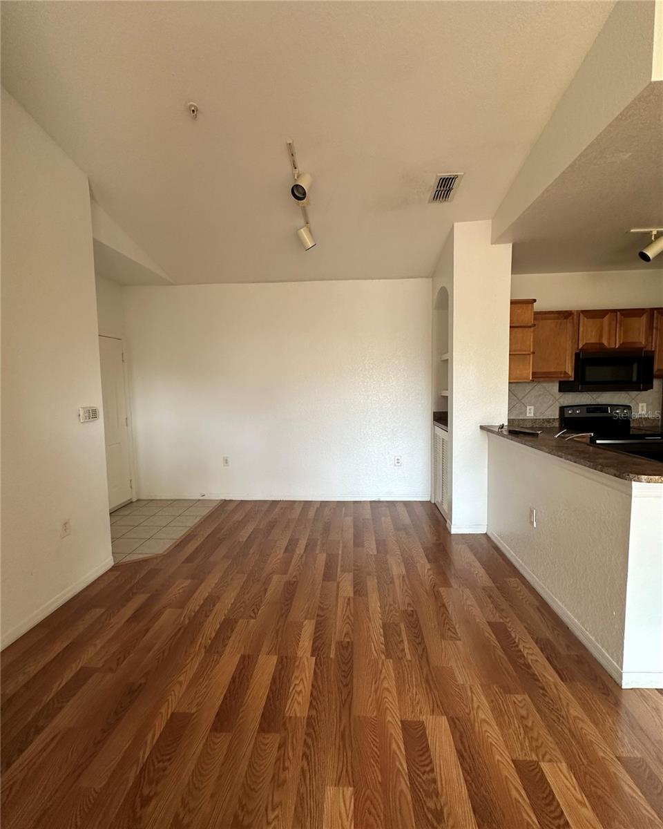 Image 16 of 43 For 6141 Metrowest Boulevard E 303