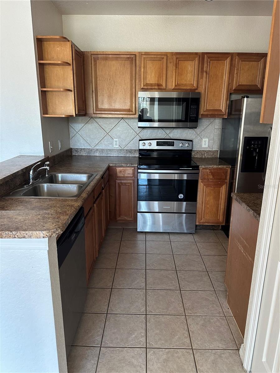 Image 4 of 43 For 6141 Metrowest Boulevard E 303
