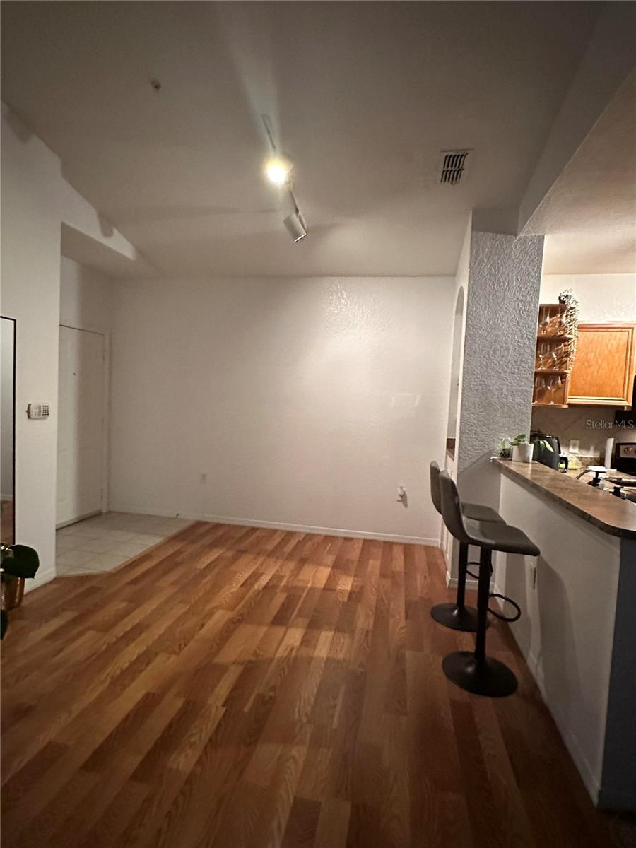 Image 8 of 43 For 6141 Metrowest Boulevard E 303