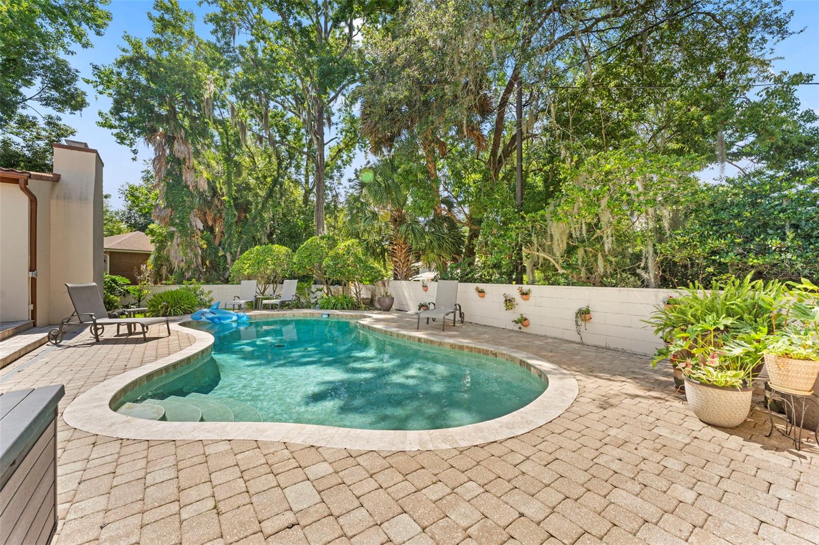 Image 39 of 72 For 1221 Oriental Gardens Road