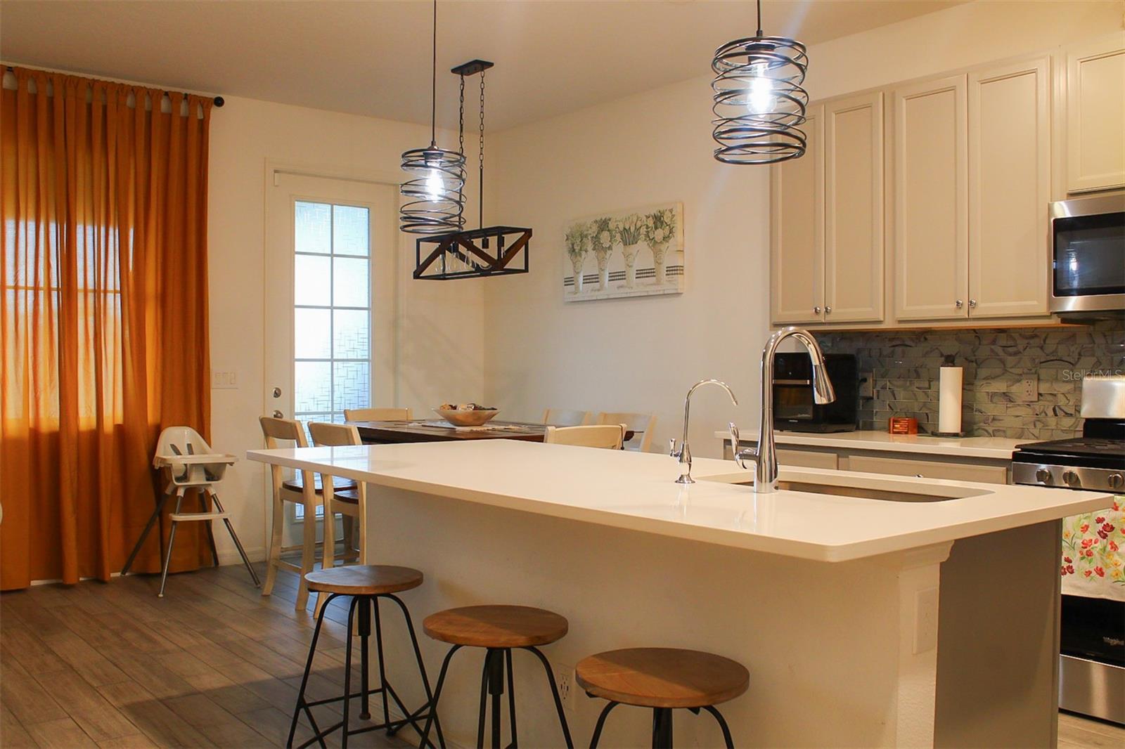Image 3 of 20 For 721 Benoi Dr