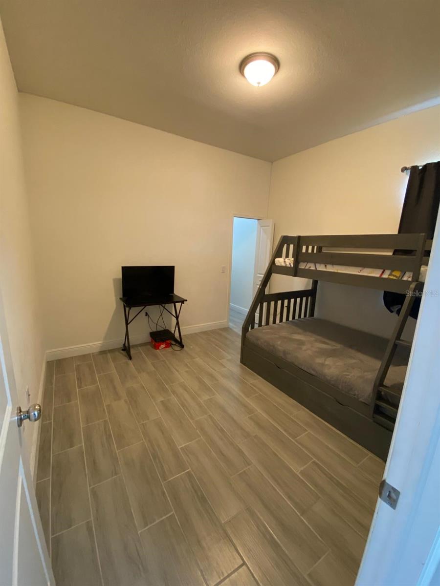 Image 16 of 22 For 2408 Conroy Avenue N