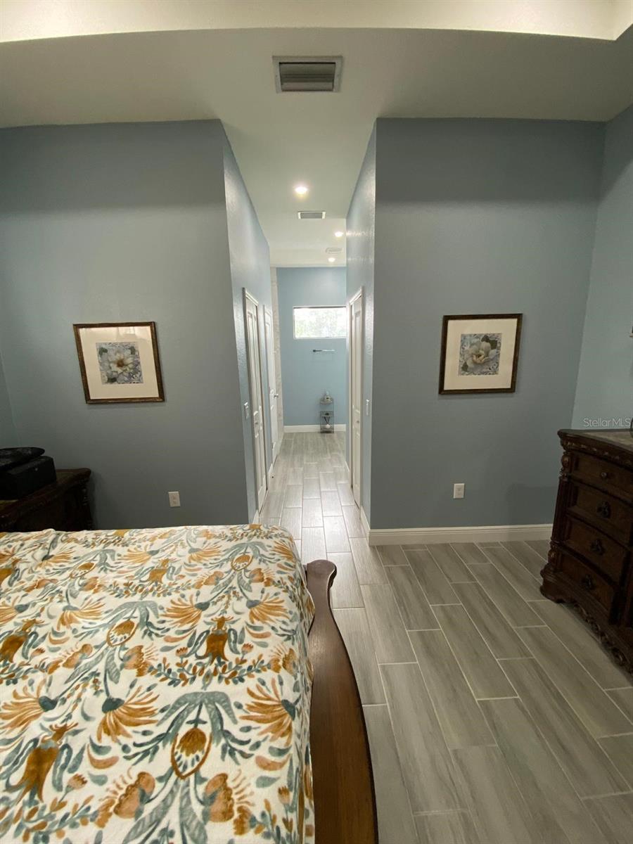 Image 8 of 22 For 2408 Conroy Avenue N