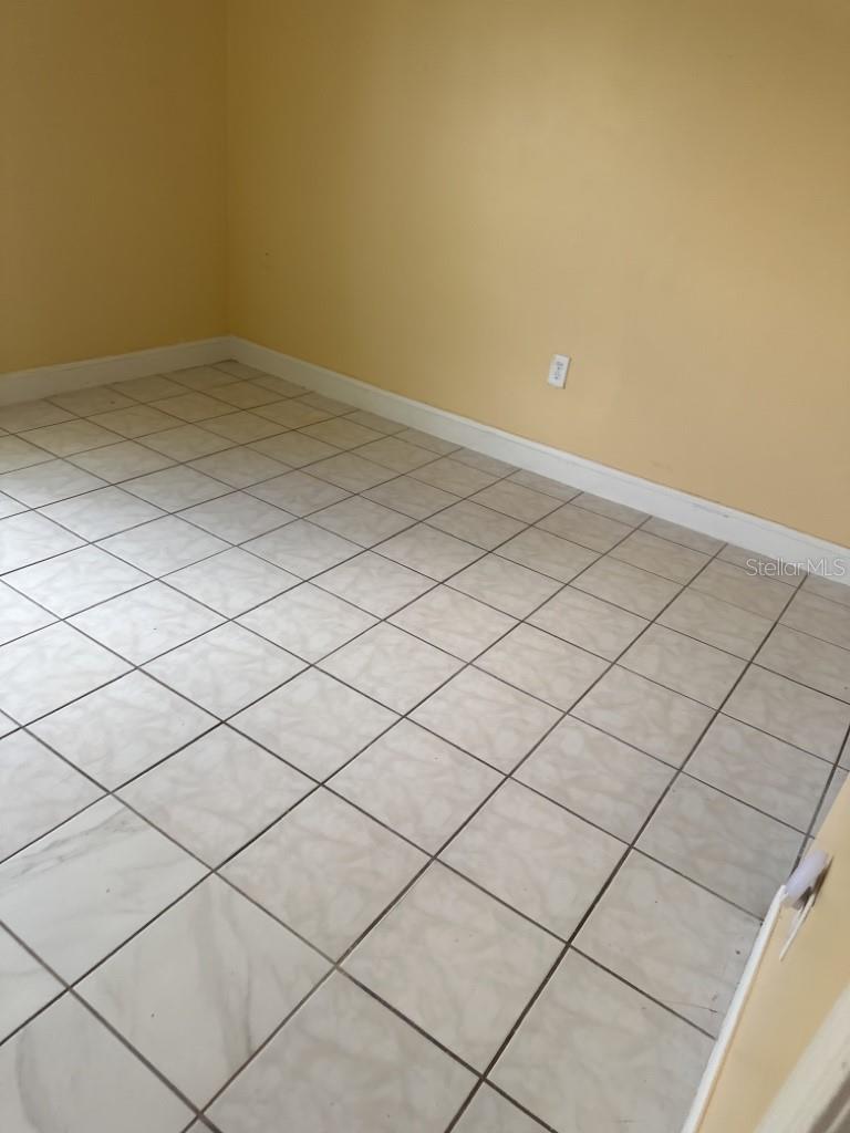 Image 11 of 14 For 394 Colonade Court