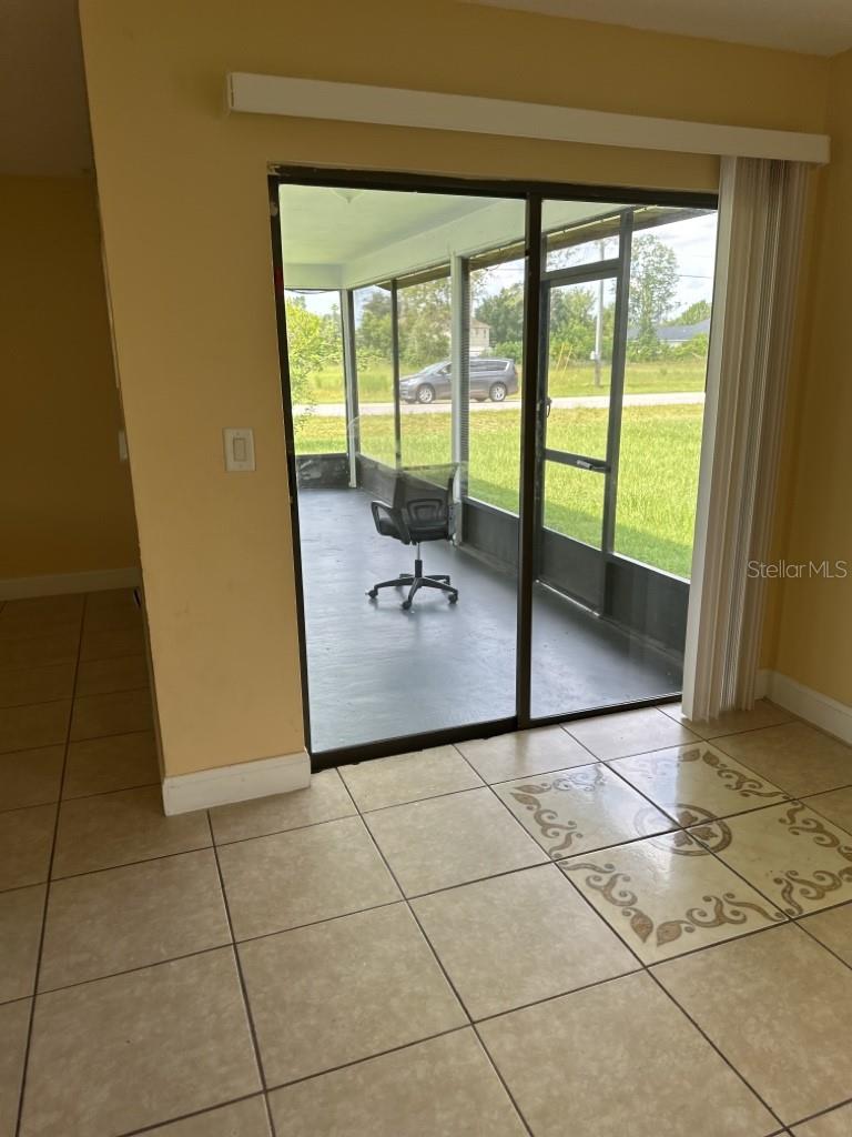 Image 4 of 14 For 394 Colonade Court