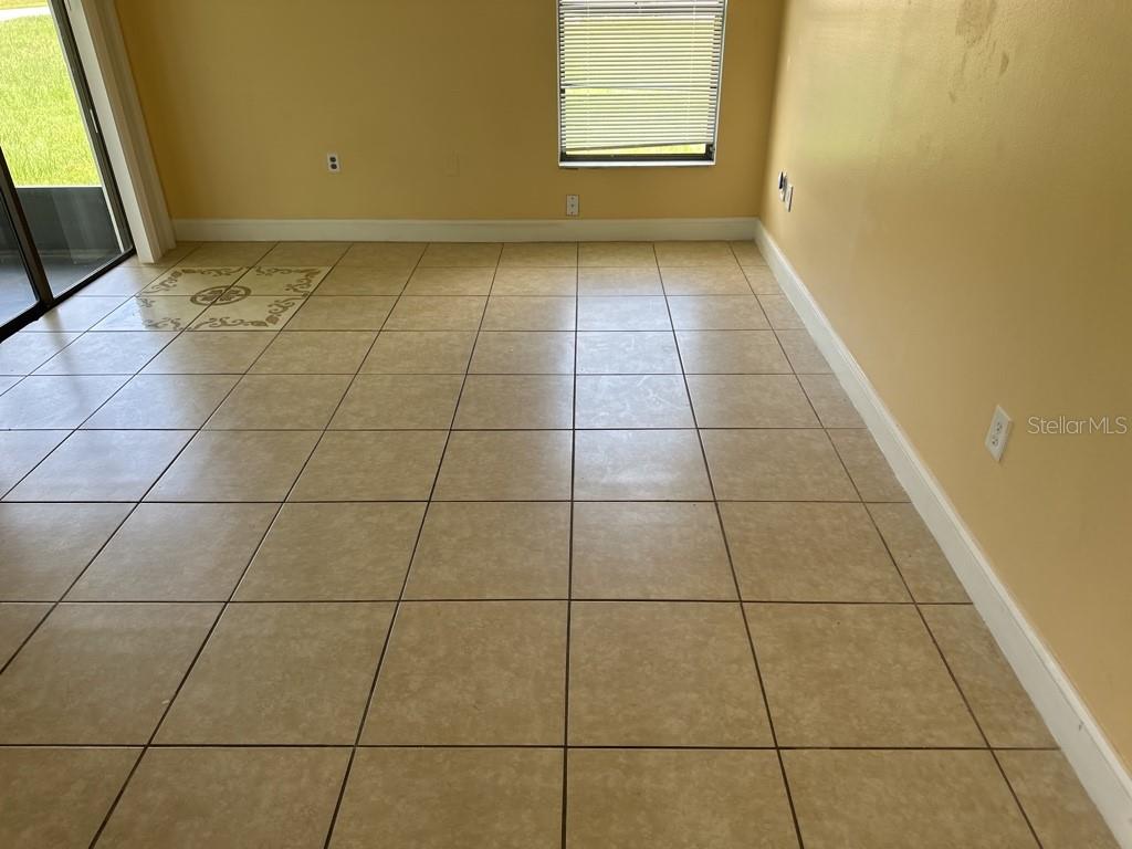 Image 5 of 14 For 394 Colonade Court