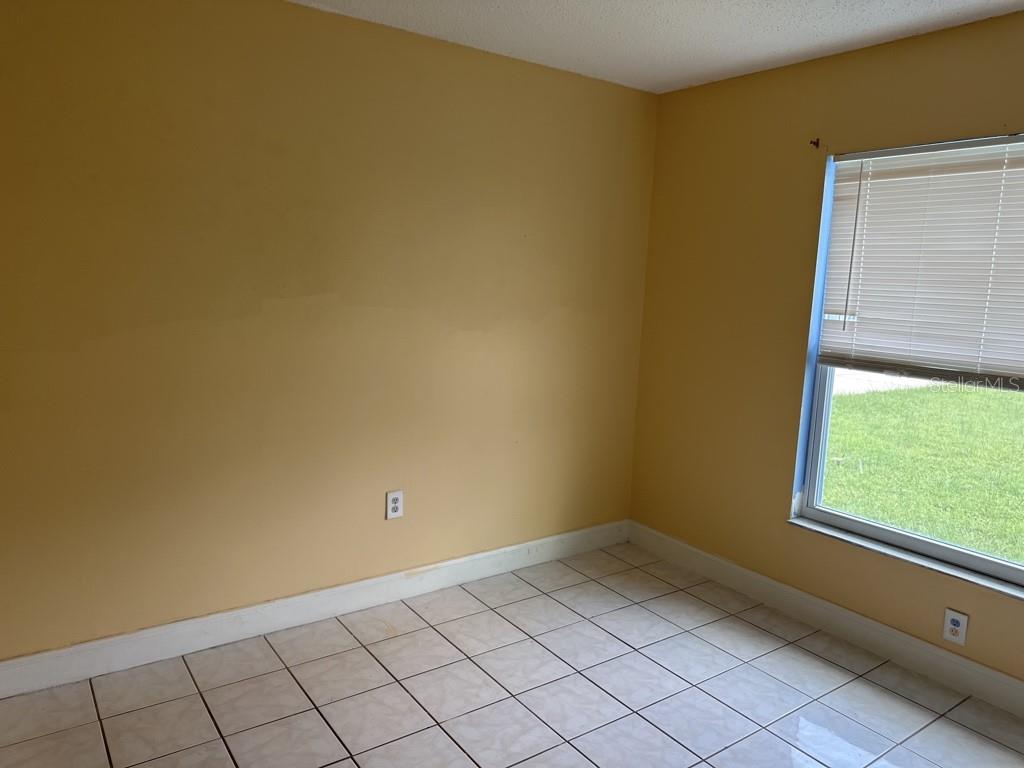 Image 7 of 14 For 394 Colonade Court