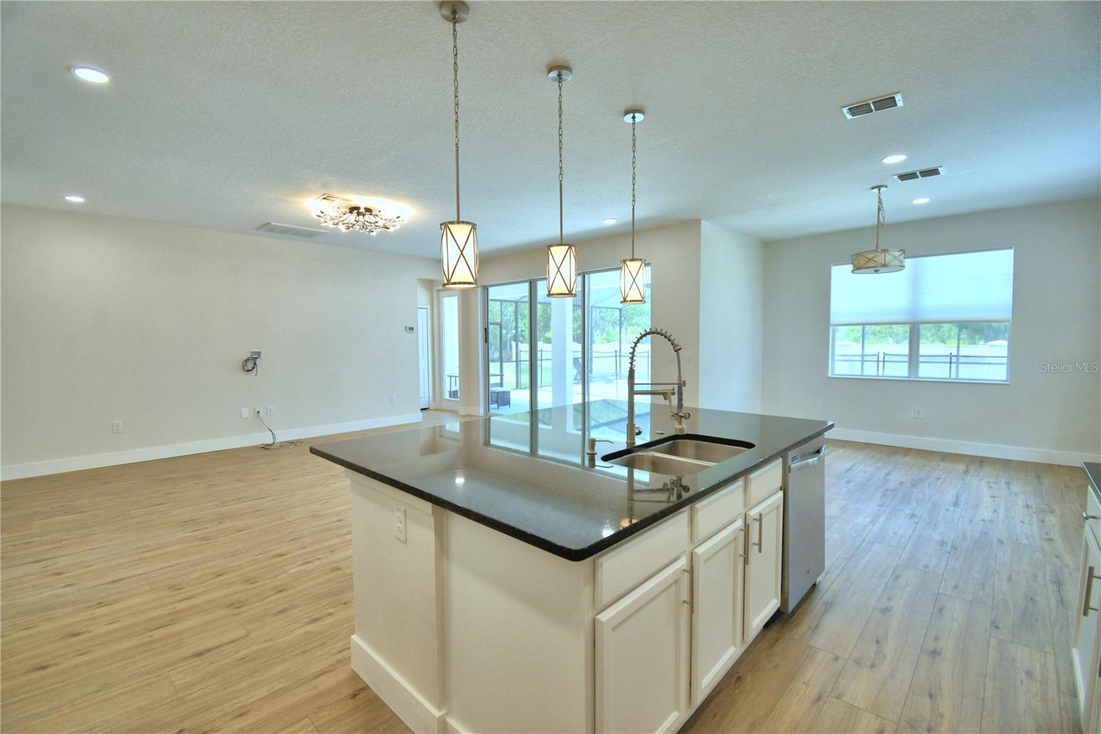 Image 21 of 76 For 2673 Calistoga Avenue