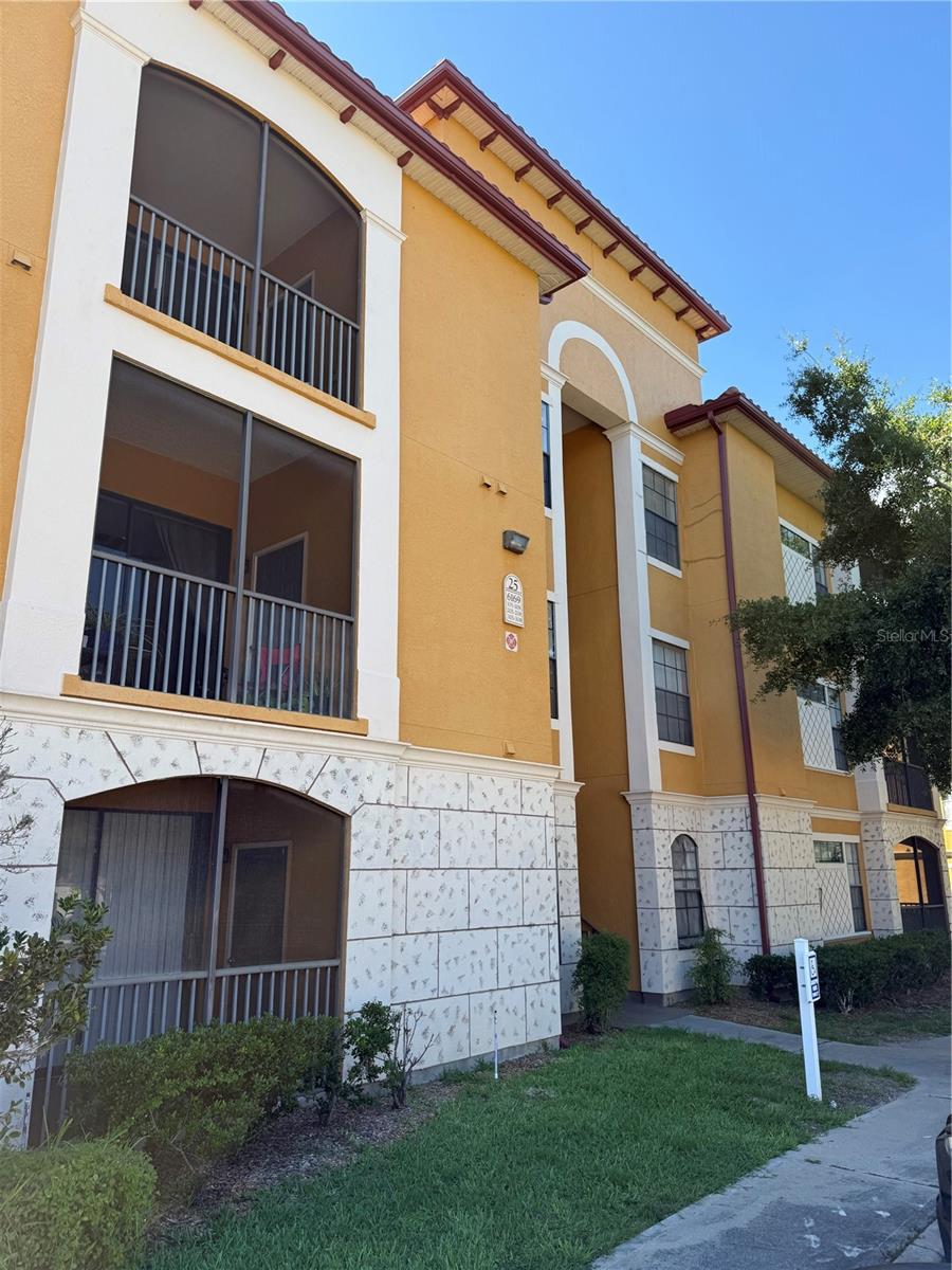 Image 3 of 18 For 6169 Metrowest Boulevard 208