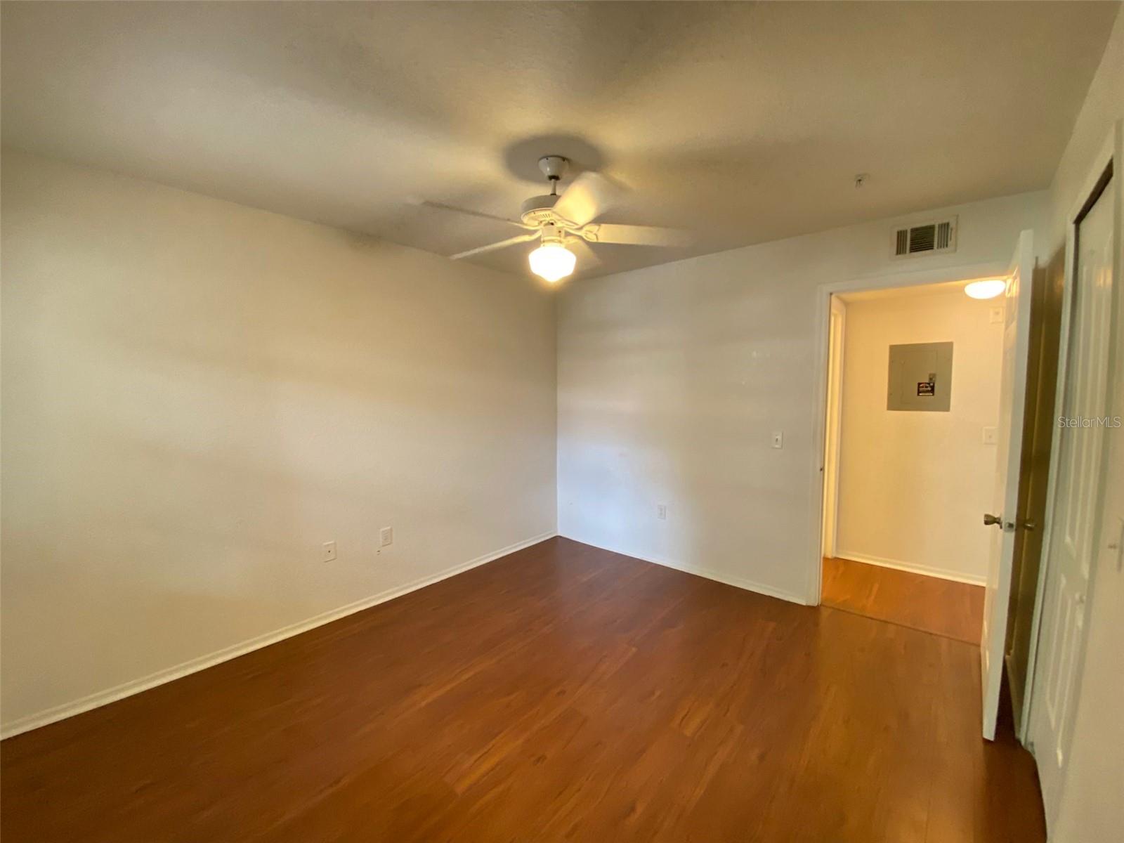 Image 10 of 39 For 13941 Fairway Island Drive 716