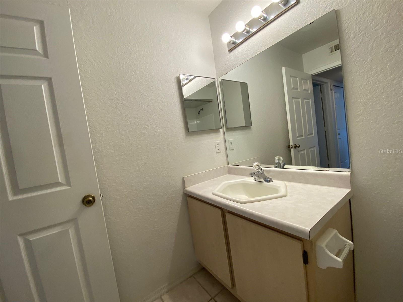 Image 15 of 39 For 13941 Fairway Island Drive 716