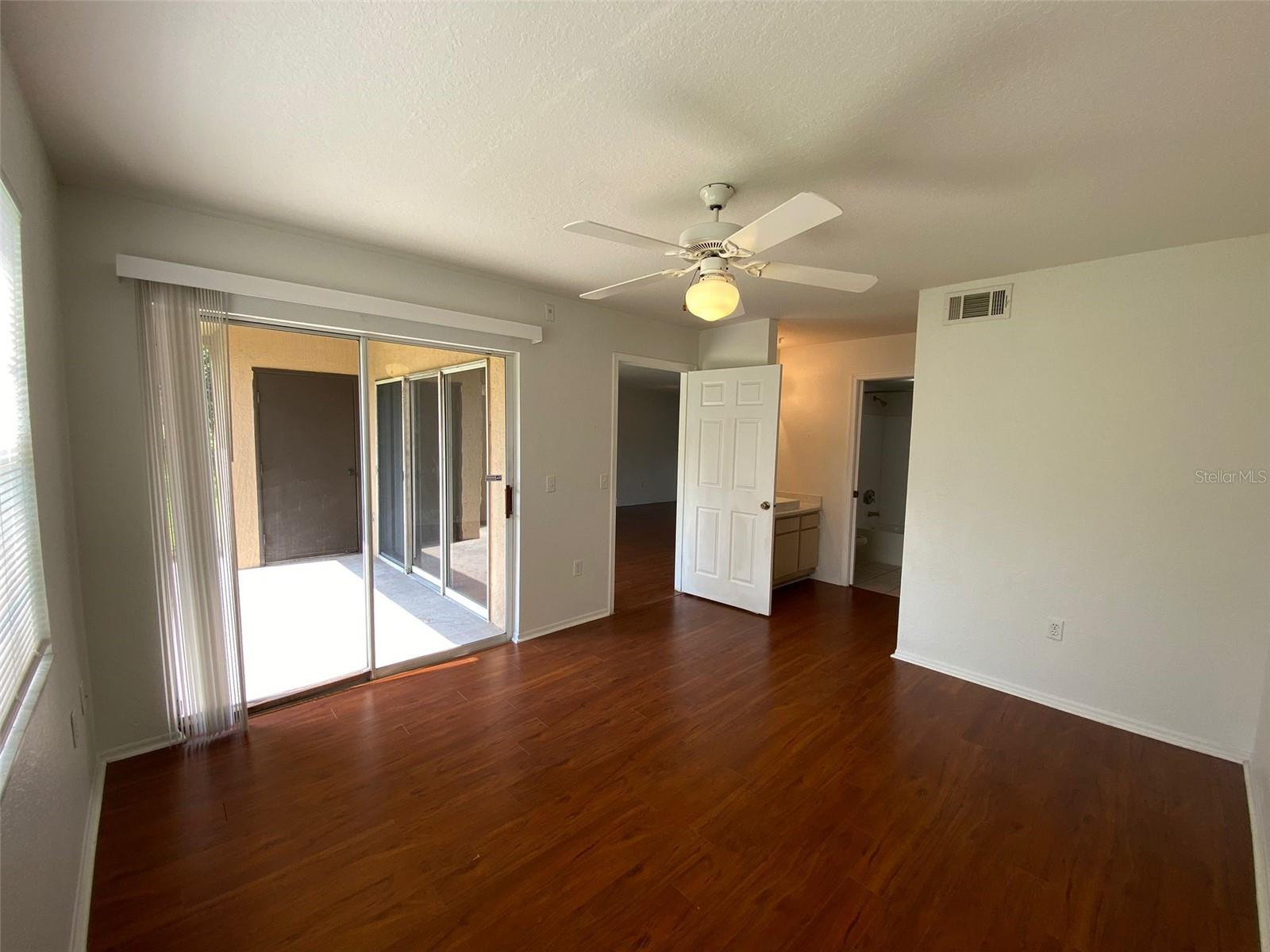 Image 16 of 39 For 13941 Fairway Island Drive 716