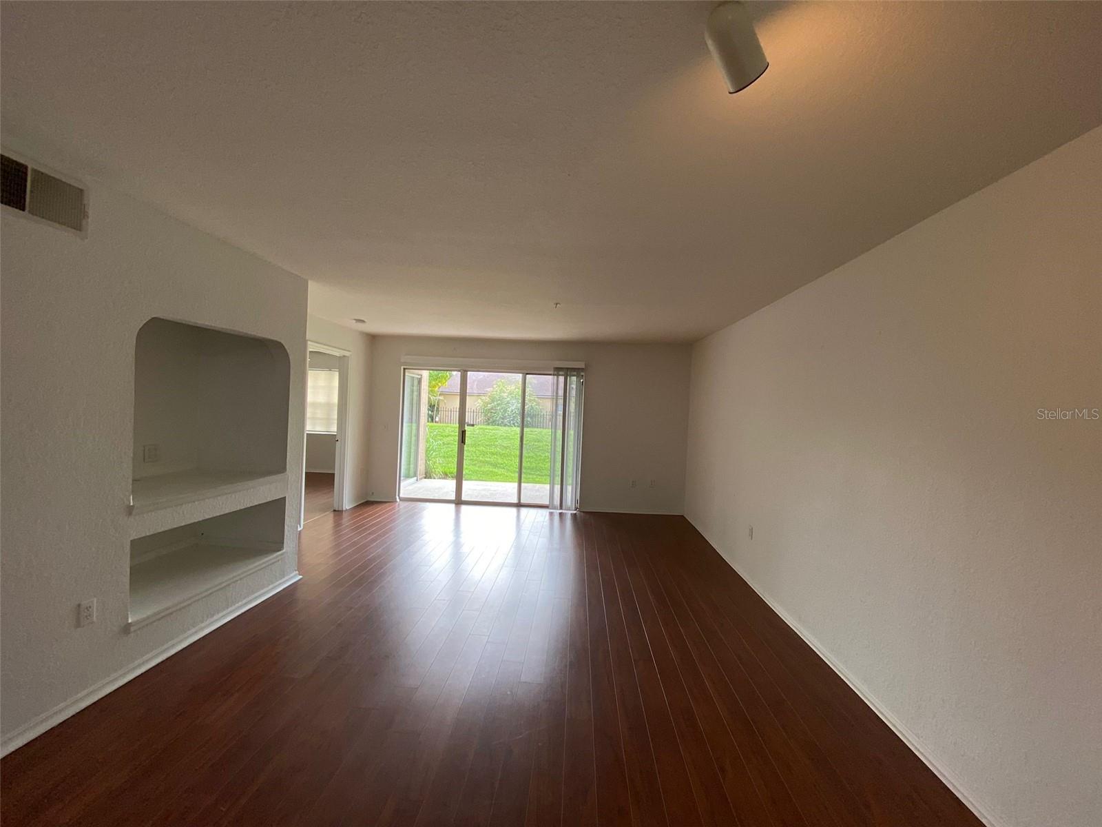 Image 4 of 39 For 13941 Fairway Island Drive 716