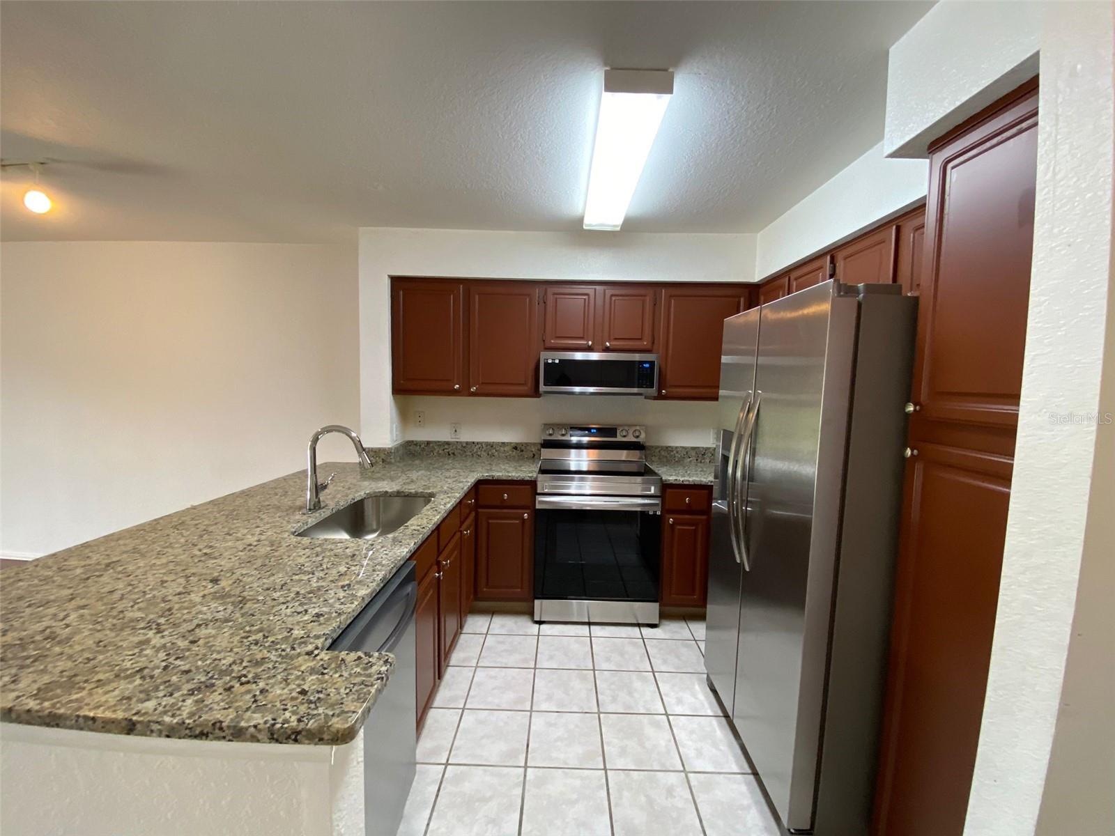 Image 6 of 39 For 13941 Fairway Island Drive 716