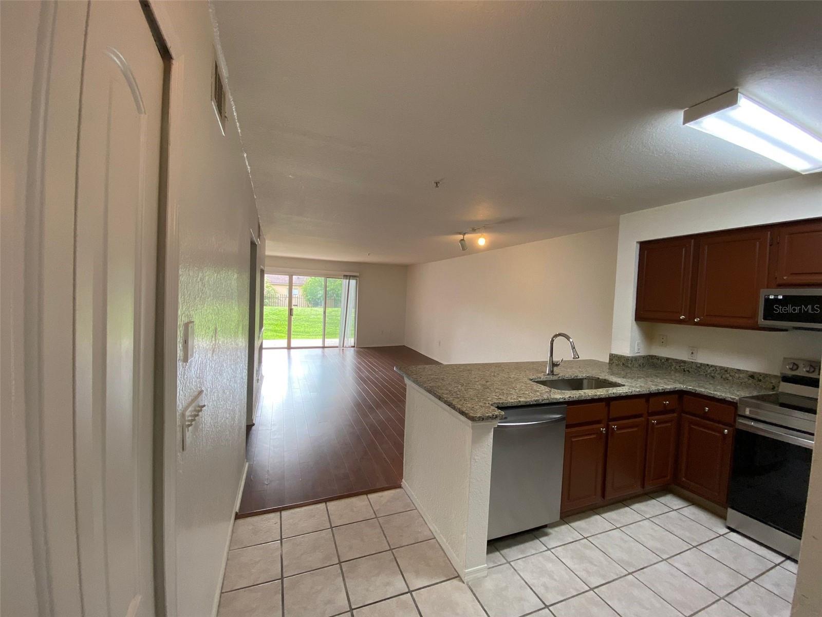 Image 7 of 39 For 13941 Fairway Island Drive 716
