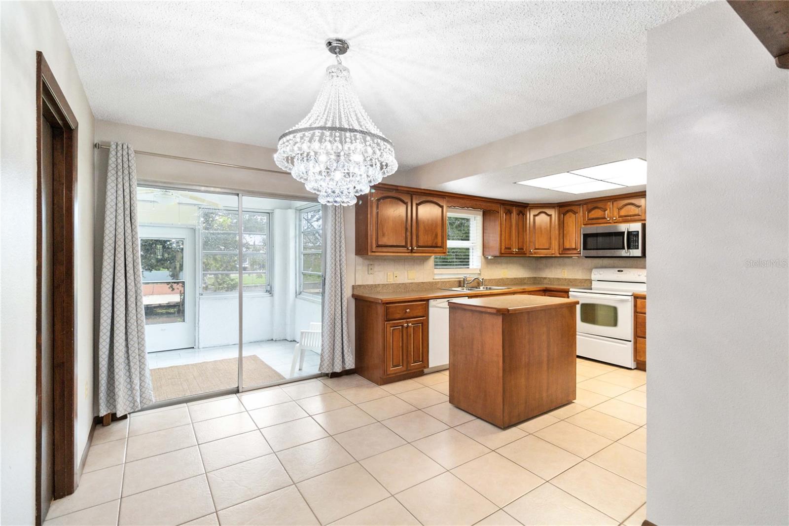 Image 11 of 44 For 110 Edgewater Drive