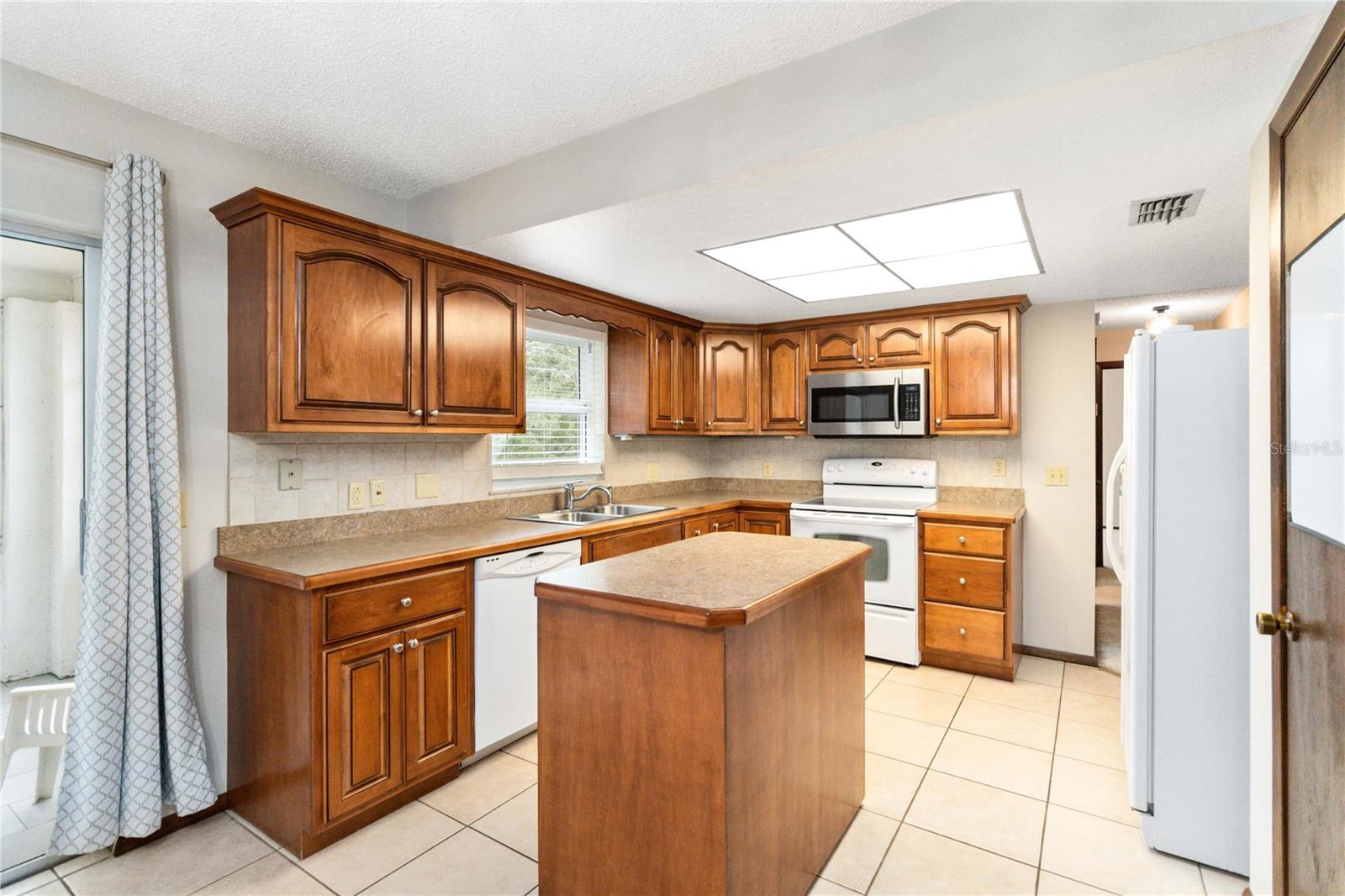 Image 13 of 44 For 110 Edgewater Drive