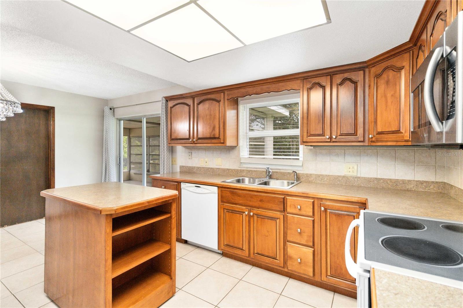 Image 14 of 44 For 110 Edgewater Drive