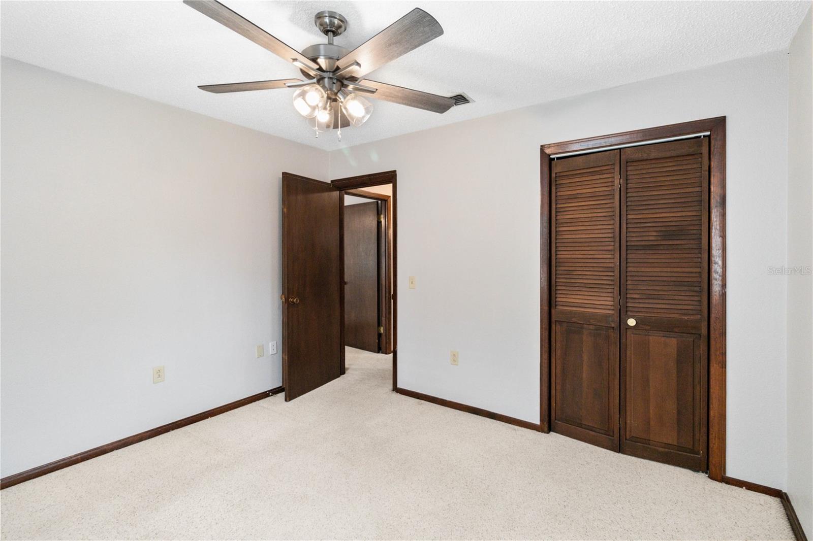 Image 21 of 44 For 110 Edgewater Drive