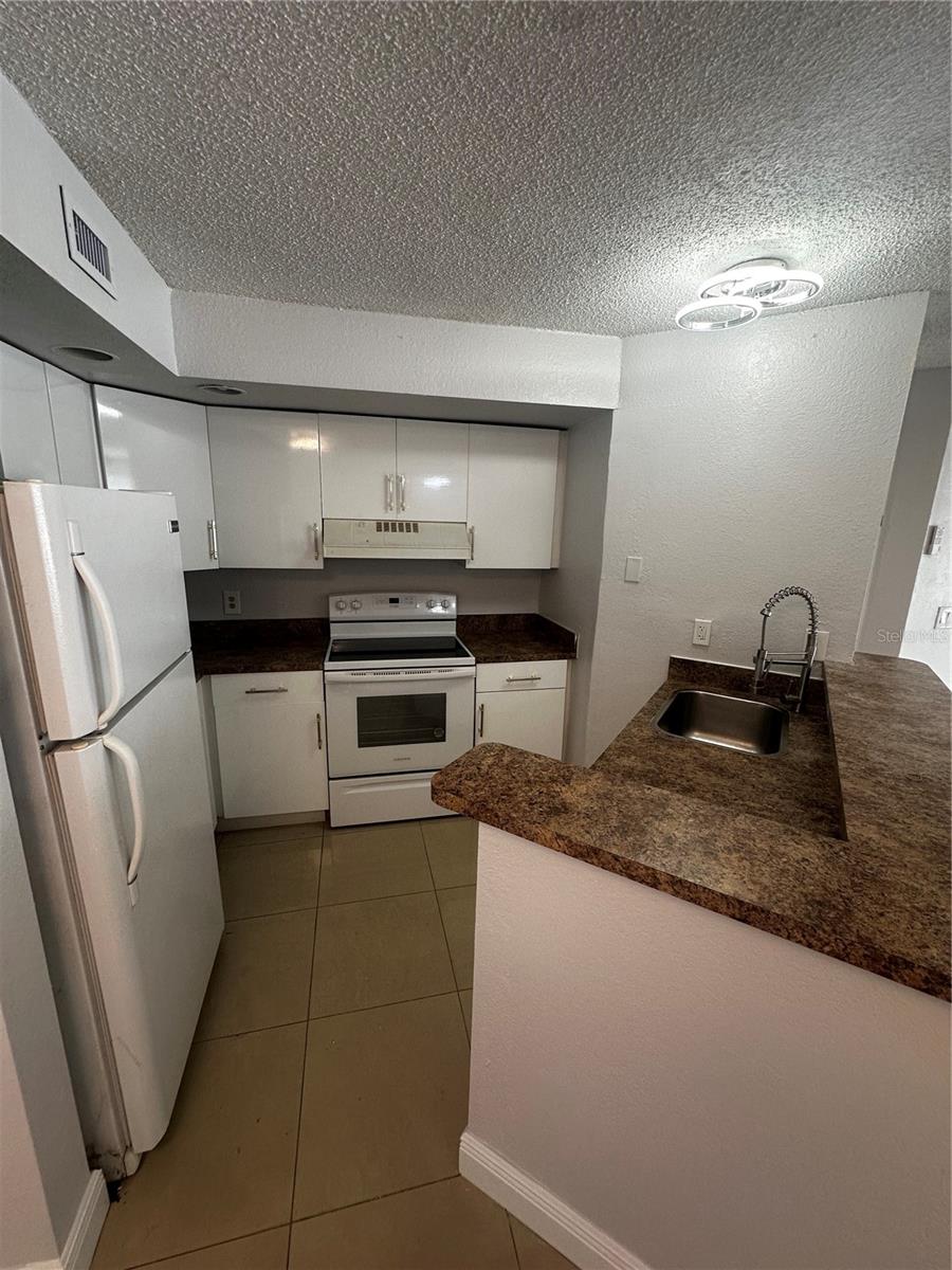 Image 11 of 27 For 12760 Vista Isles Drive 715