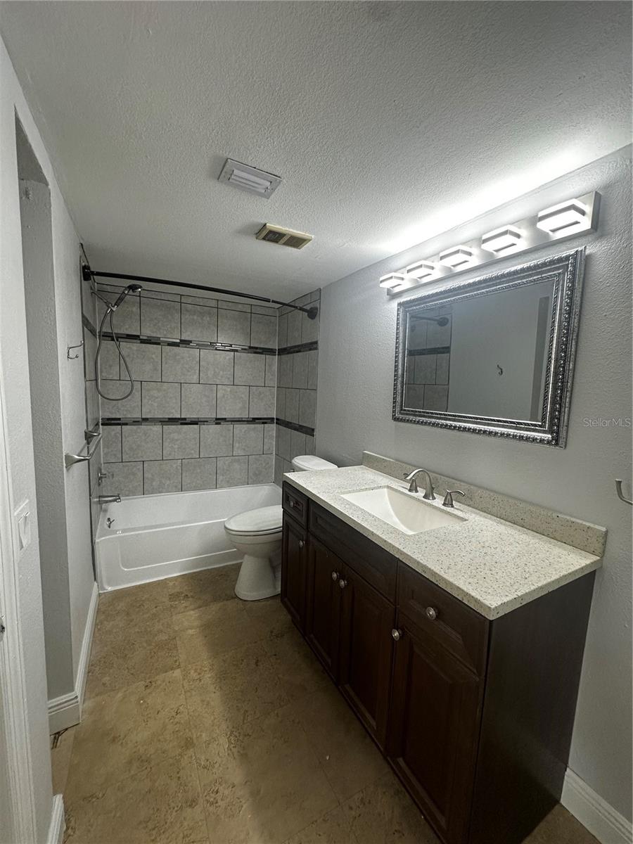 Image 19 of 27 For 12760 Vista Isles Drive 715