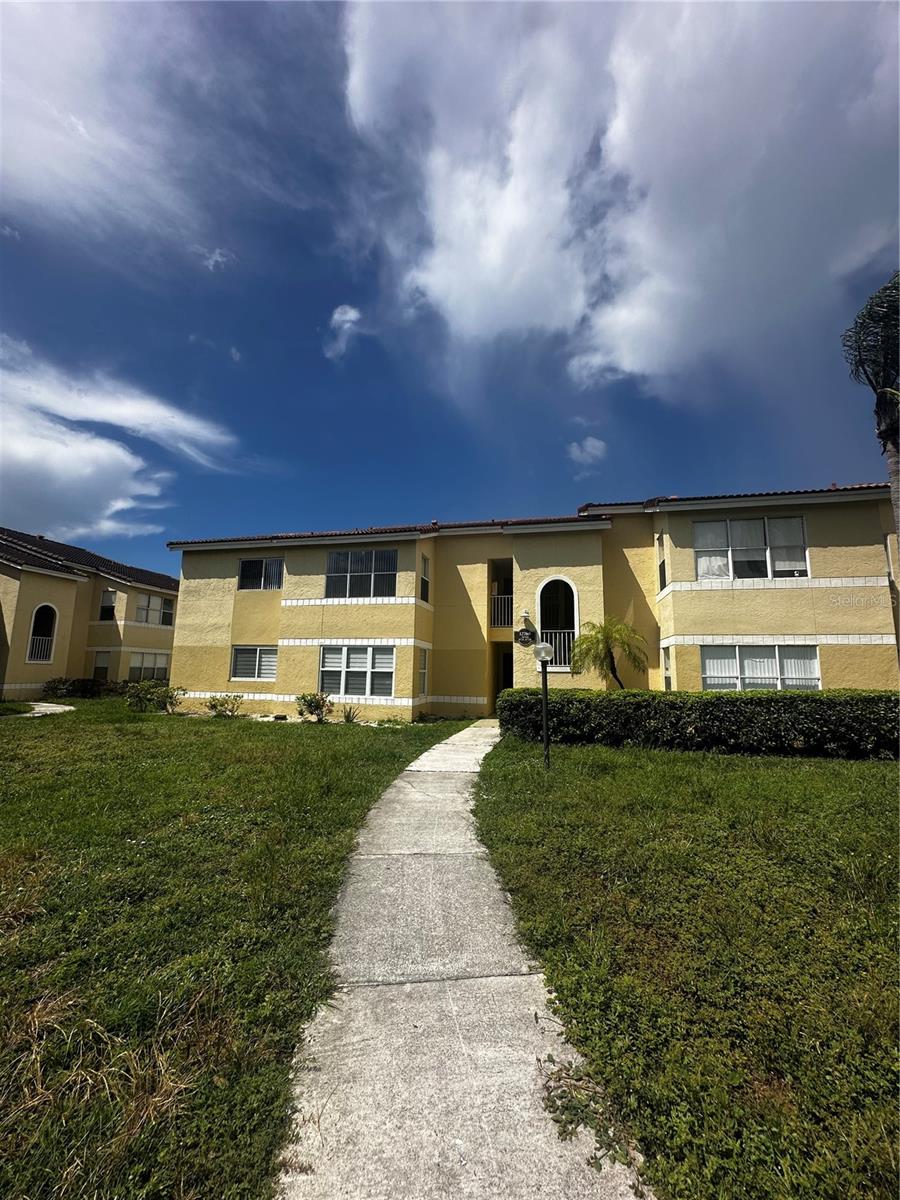 Image 2 of 27 For 12760 Vista Isles Drive 715