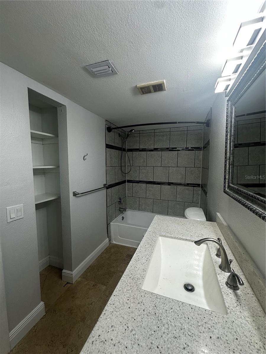 Image 21 of 27 For 12760 Vista Isles Drive 715