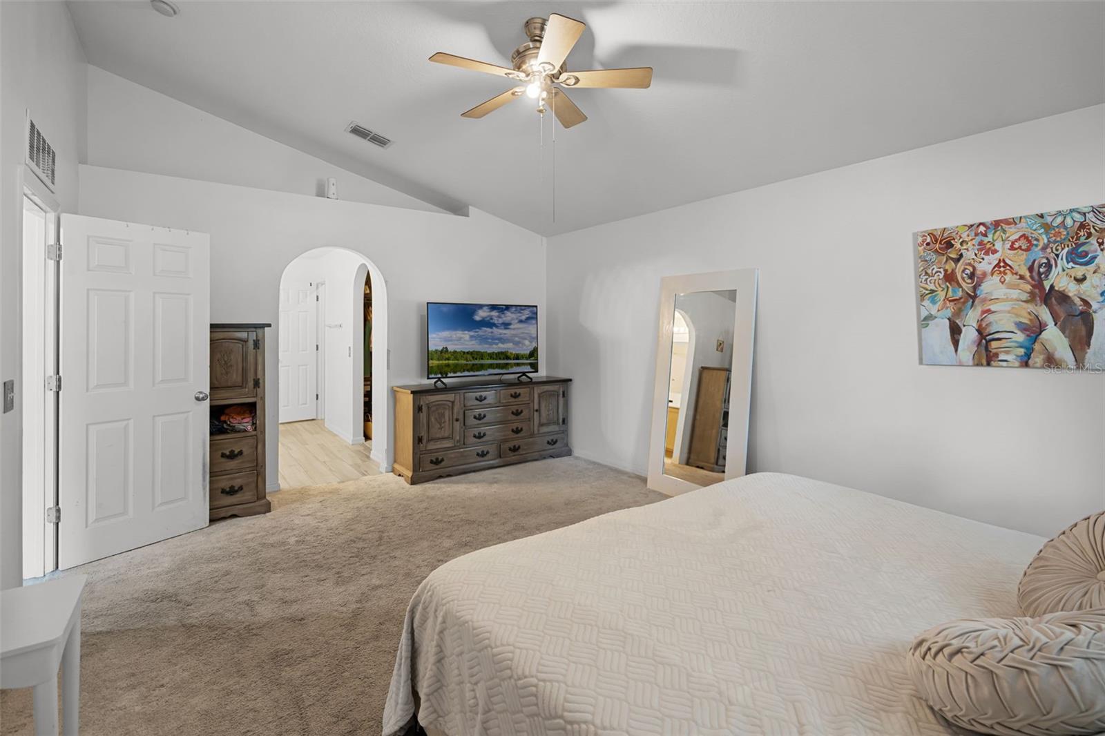 Image 12 of 19 For 447 Hammerstone Avenue