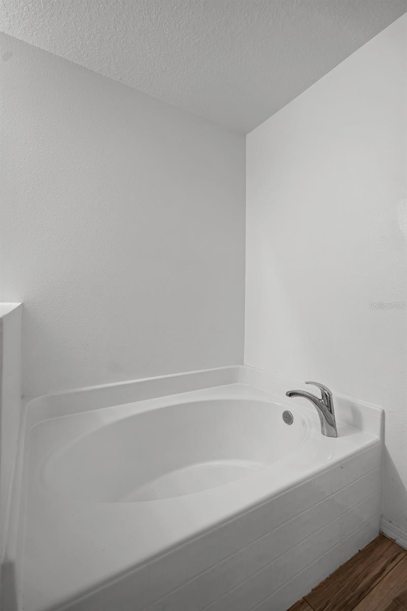 Image 14 of 19 For 447 Hammerstone Avenue