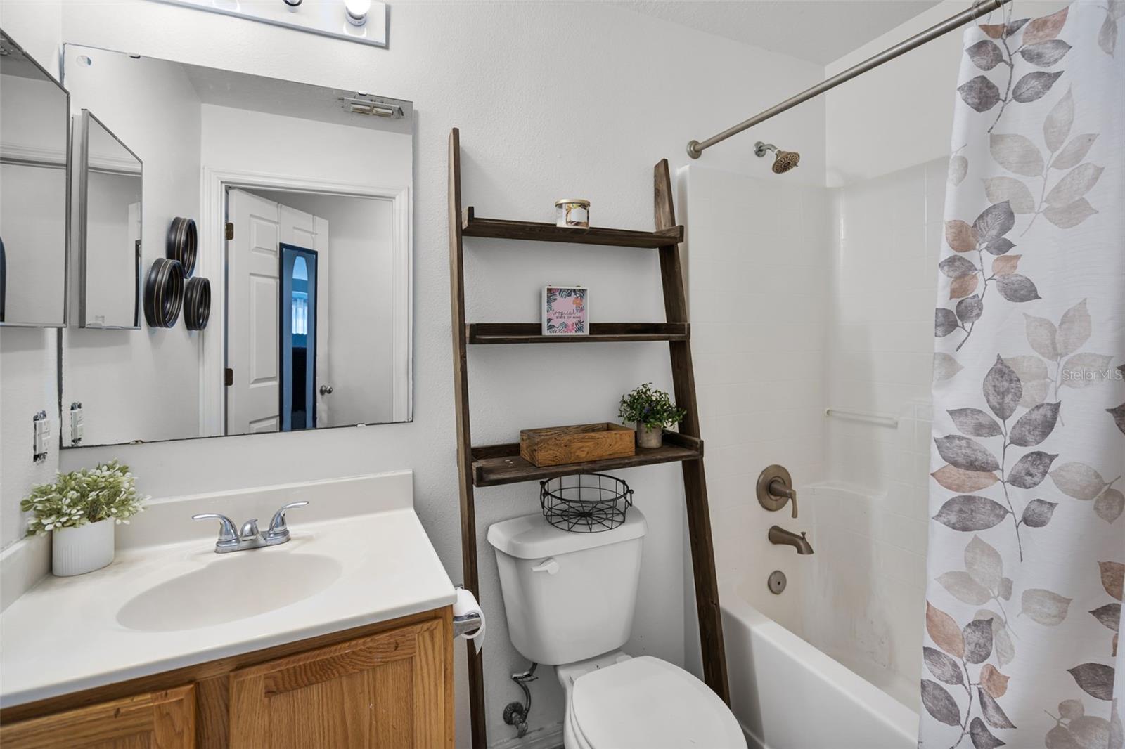 Image 16 of 19 For 447 Hammerstone Avenue