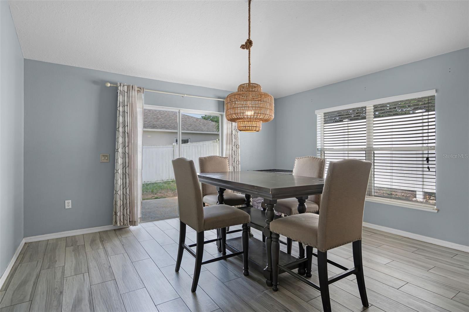 Image 6 of 19 For 447 Hammerstone Avenue