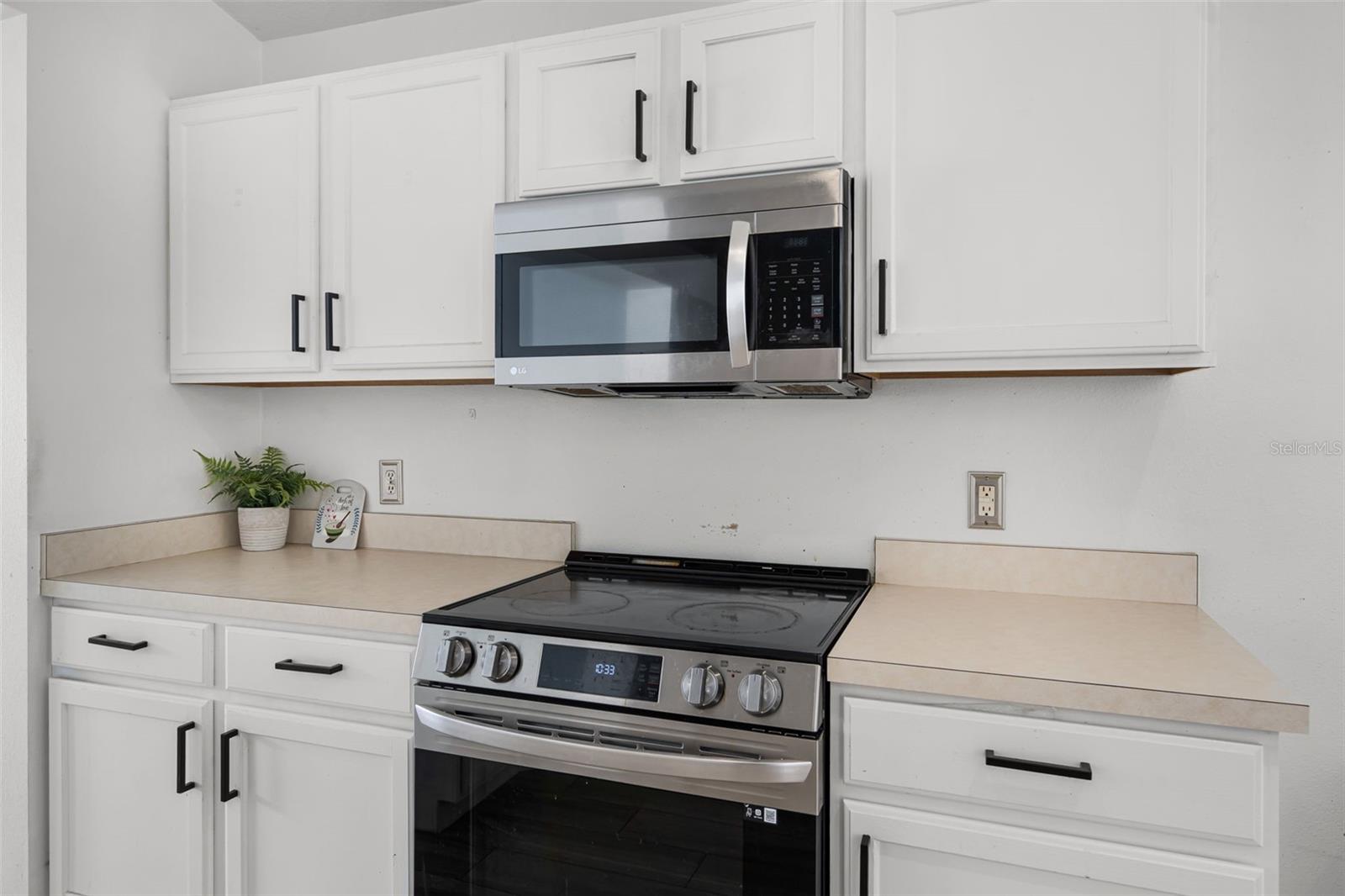 Image 7 of 19 For 447 Hammerstone Avenue