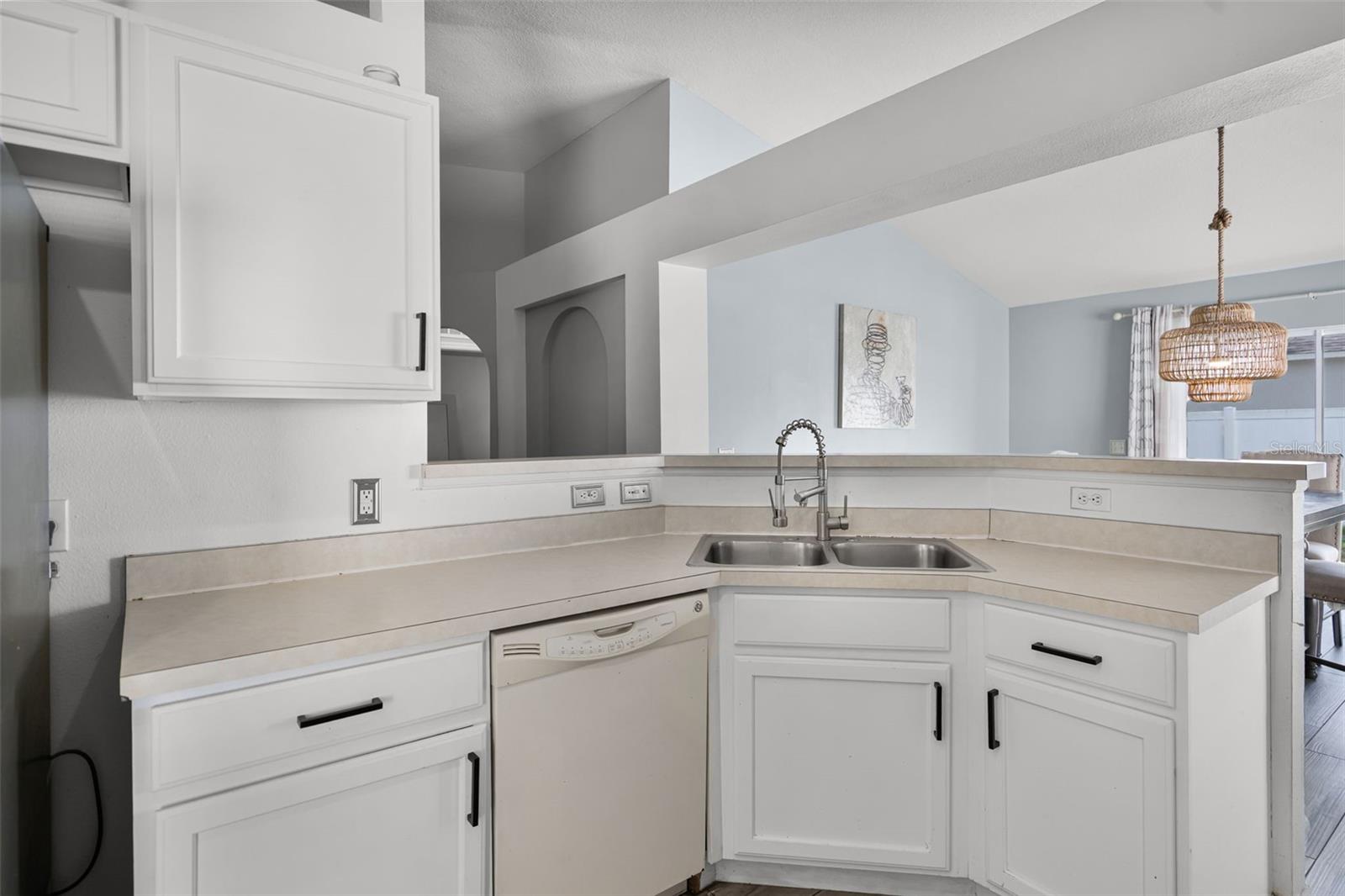 Image 8 of 19 For 447 Hammerstone Avenue