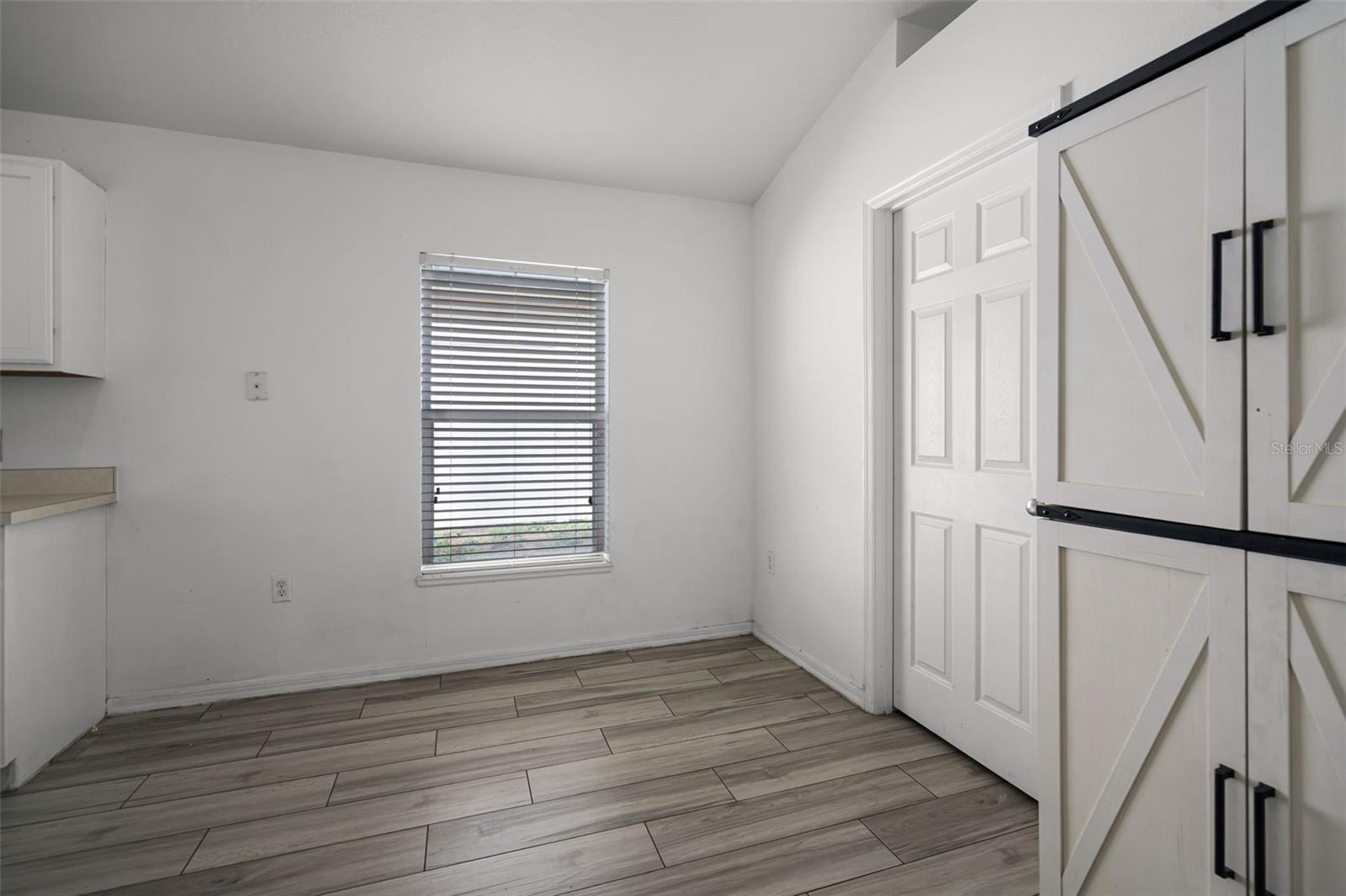 Image 9 of 19 For 447 Hammerstone Avenue