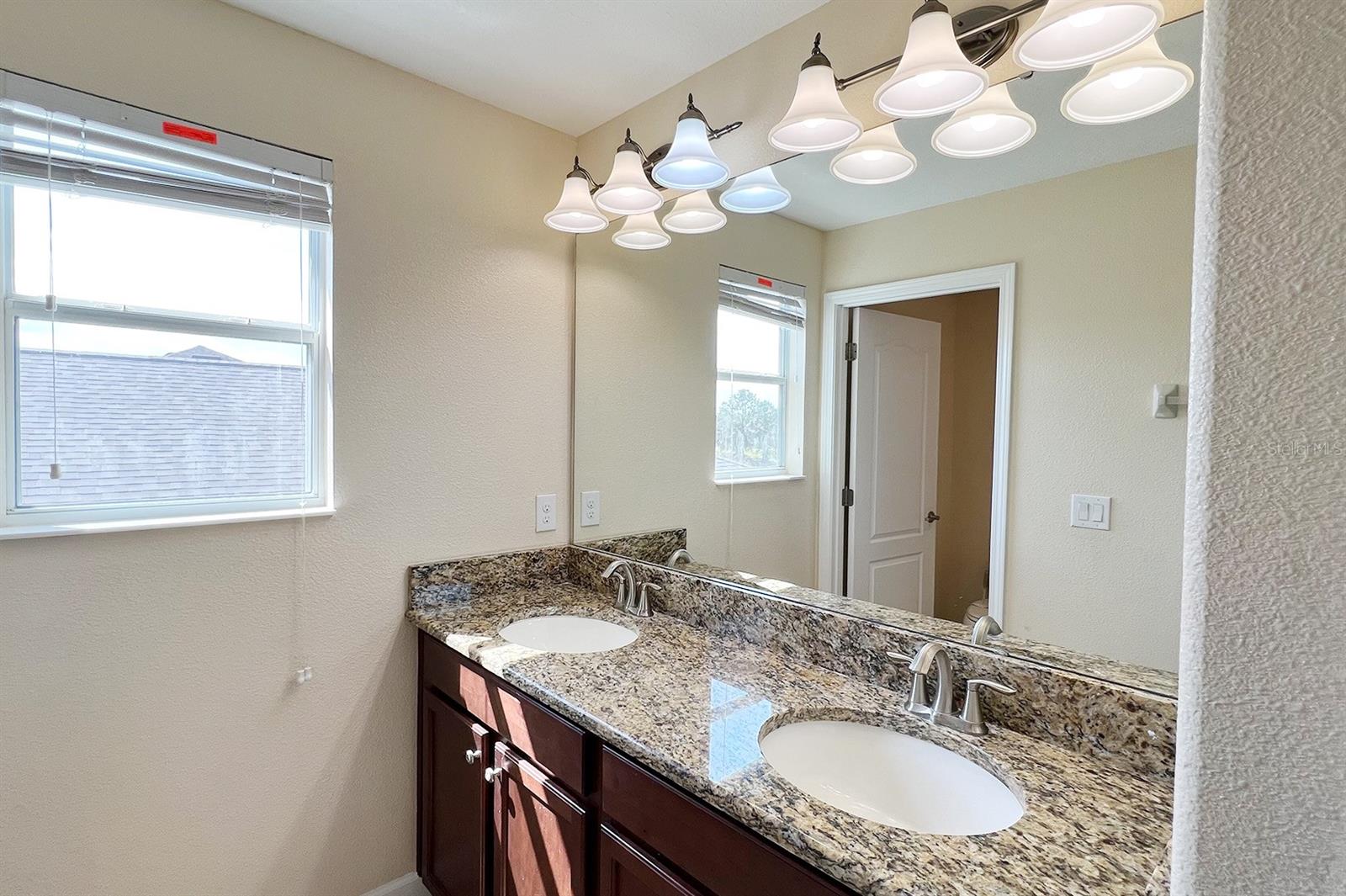 Image 32 of 63 For 1604 Thetford Circle