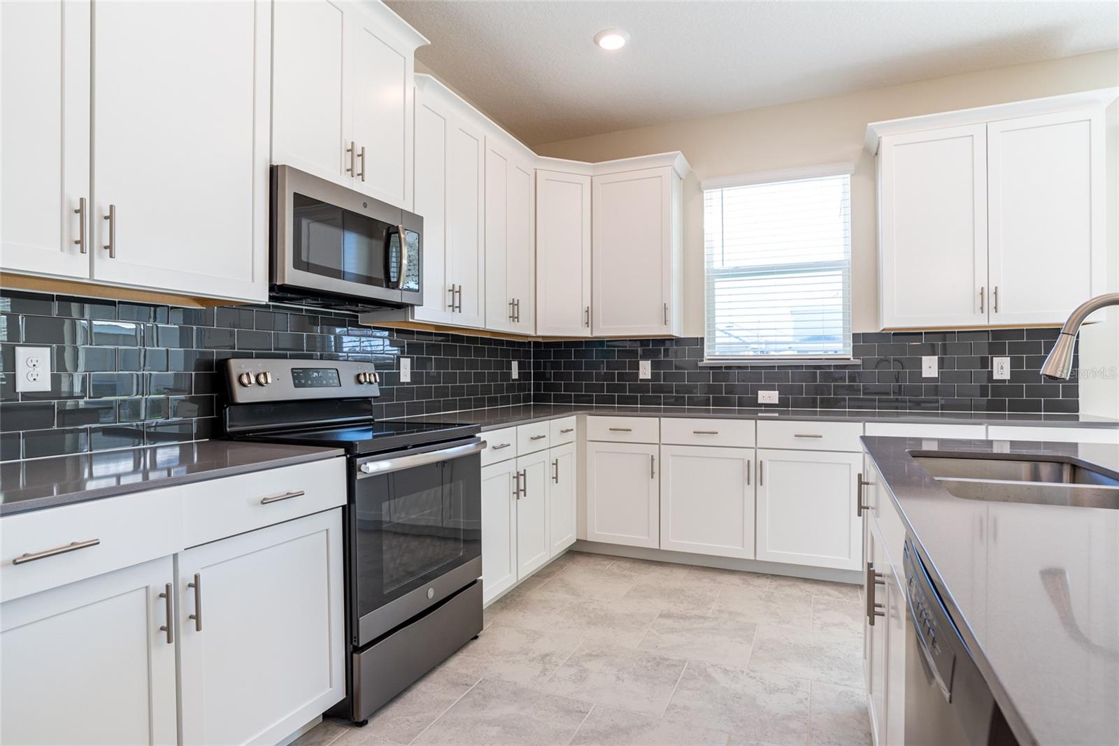 Image 17 of 96 For 12018 Grammar Lane