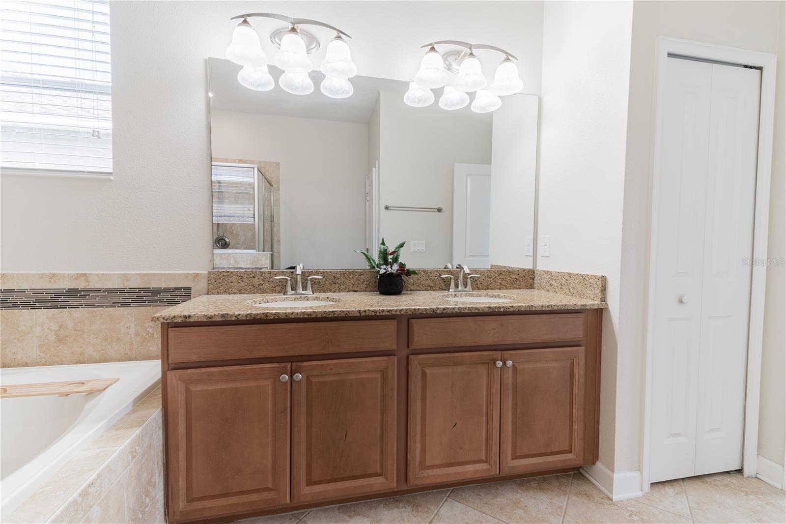 Image 18 of 49 For 4928 Cortland Drive