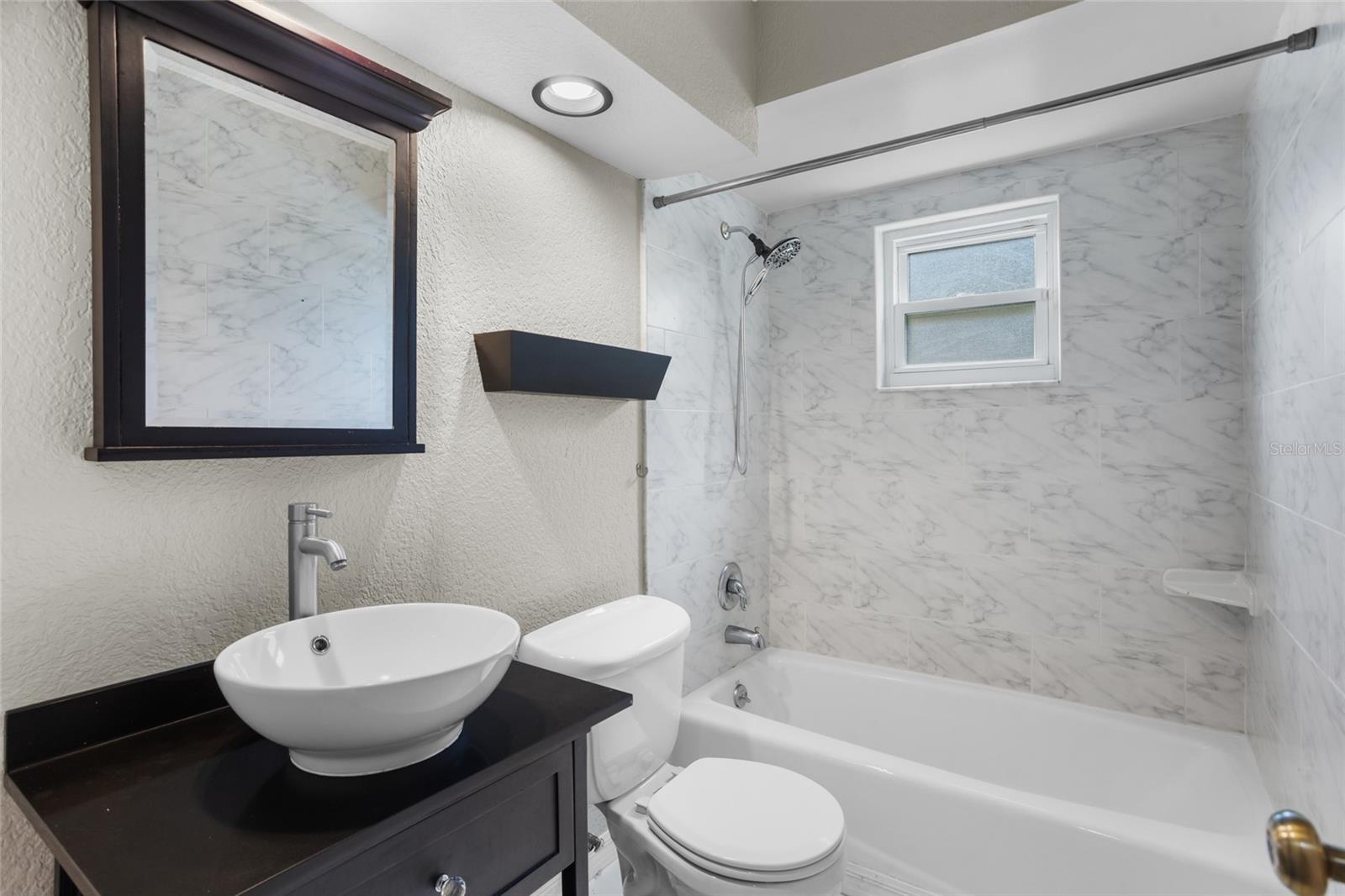 Image 14 of 51 For 878 Elgin Drive