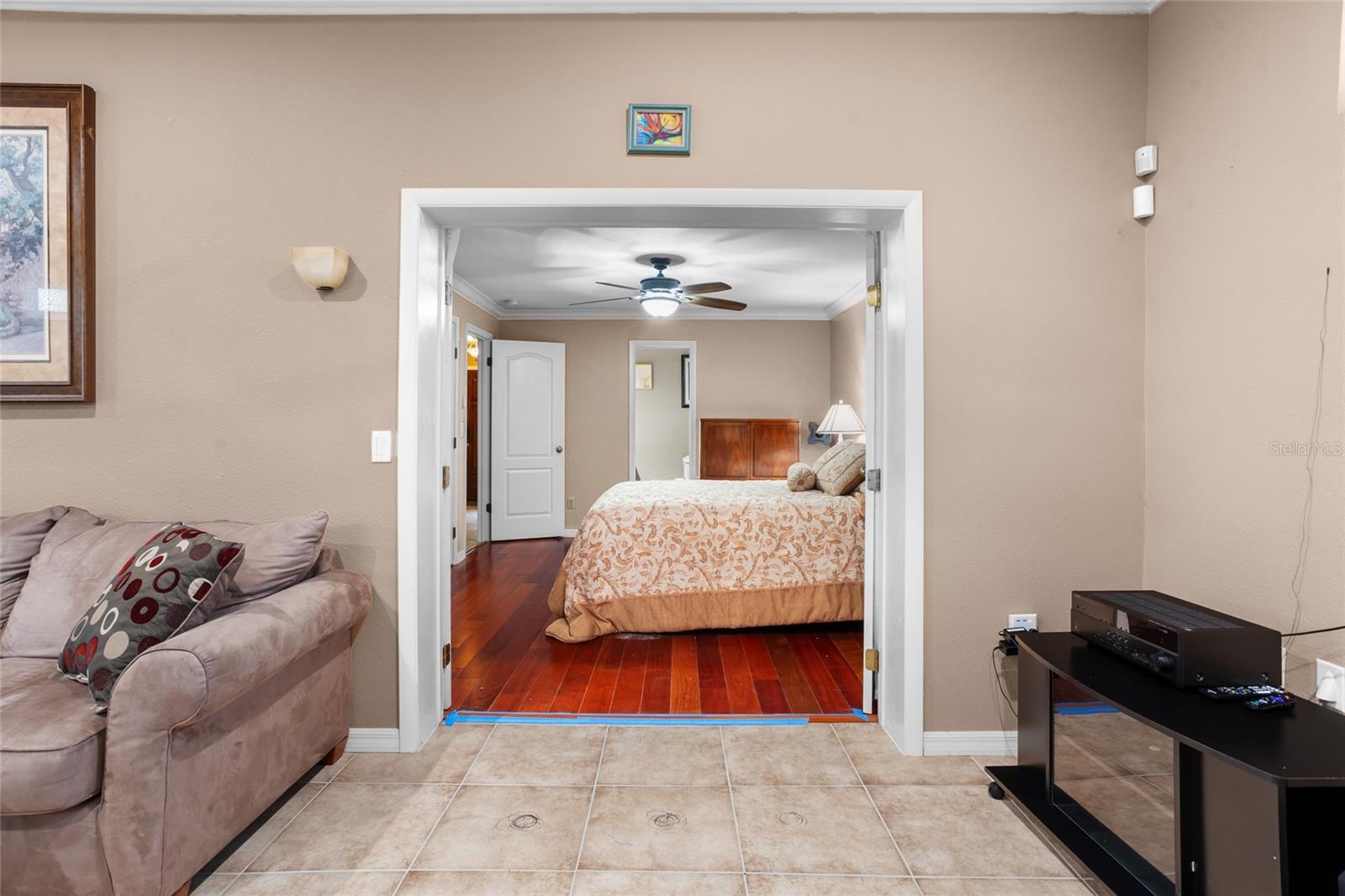 Image 19 of 51 For 878 Elgin Drive