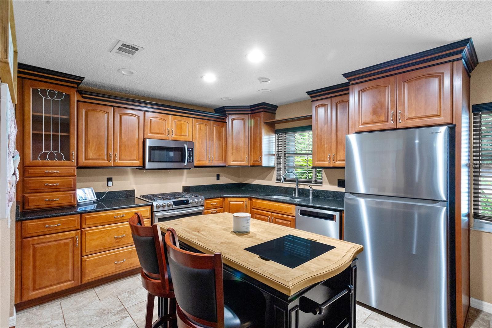 Image 6 of 51 For 878 Elgin Drive