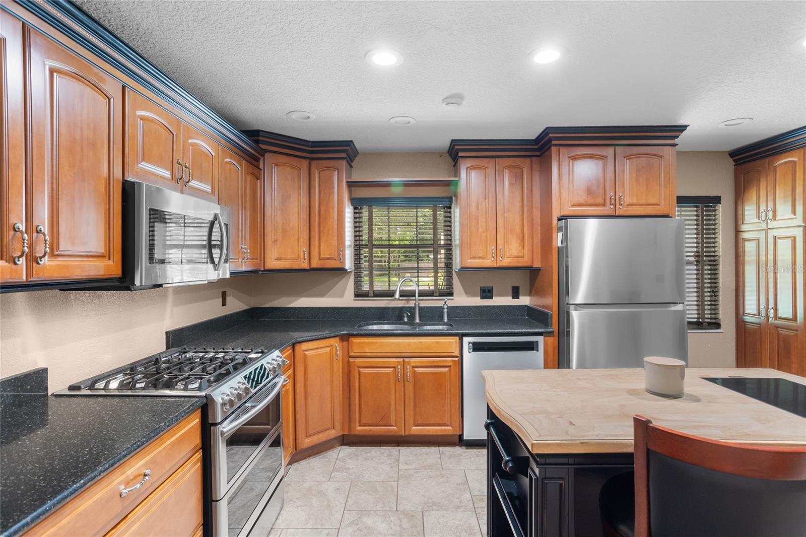 Image 7 of 51 For 878 Elgin Drive