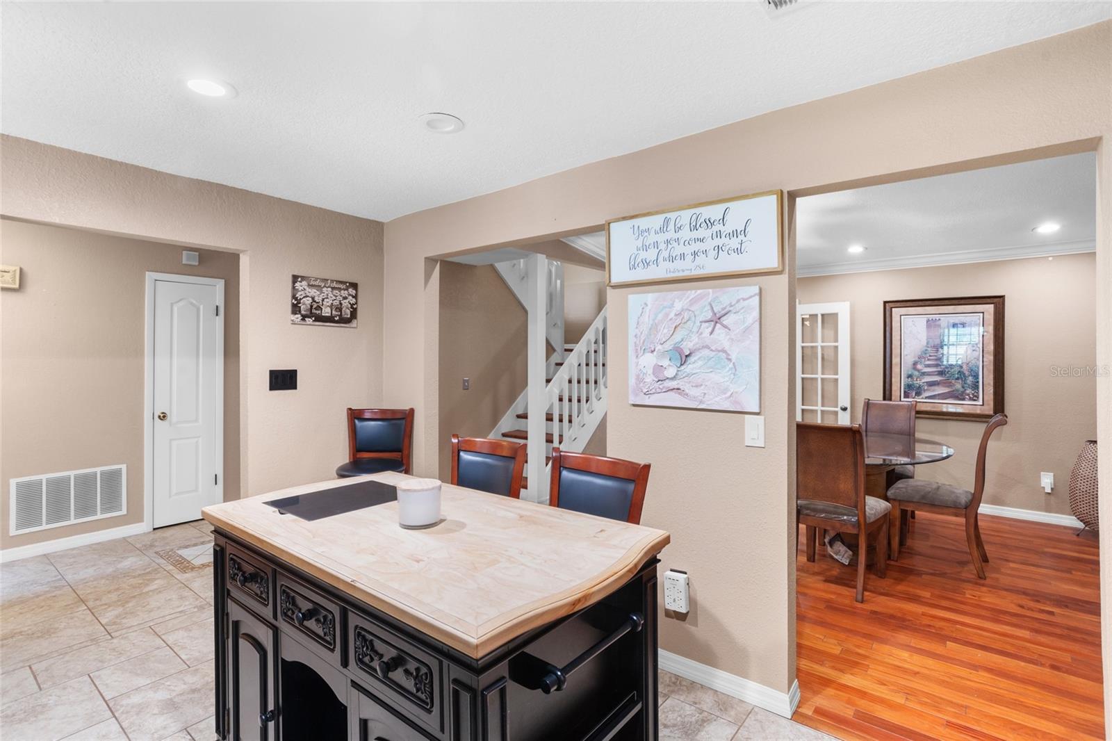 Image 9 of 51 For 878 Elgin Drive
