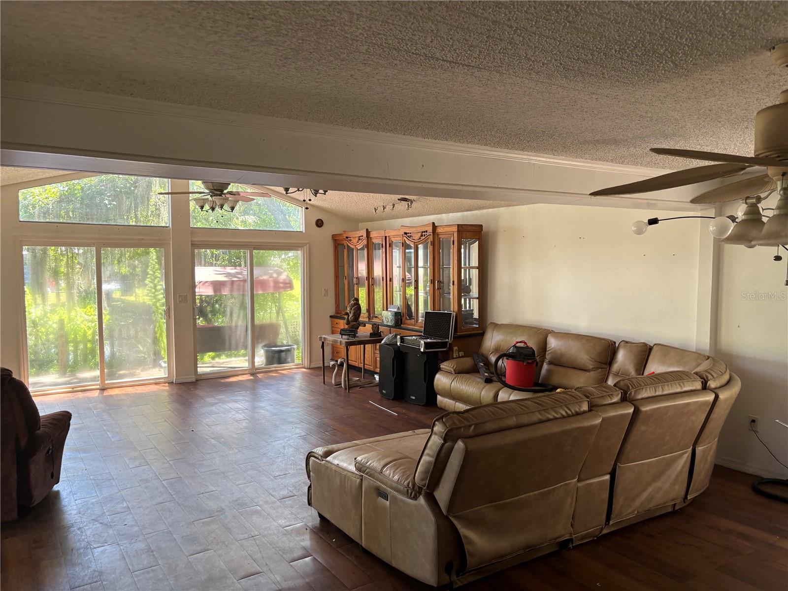 Image 11 of 42 For 5019 Pineapple Street