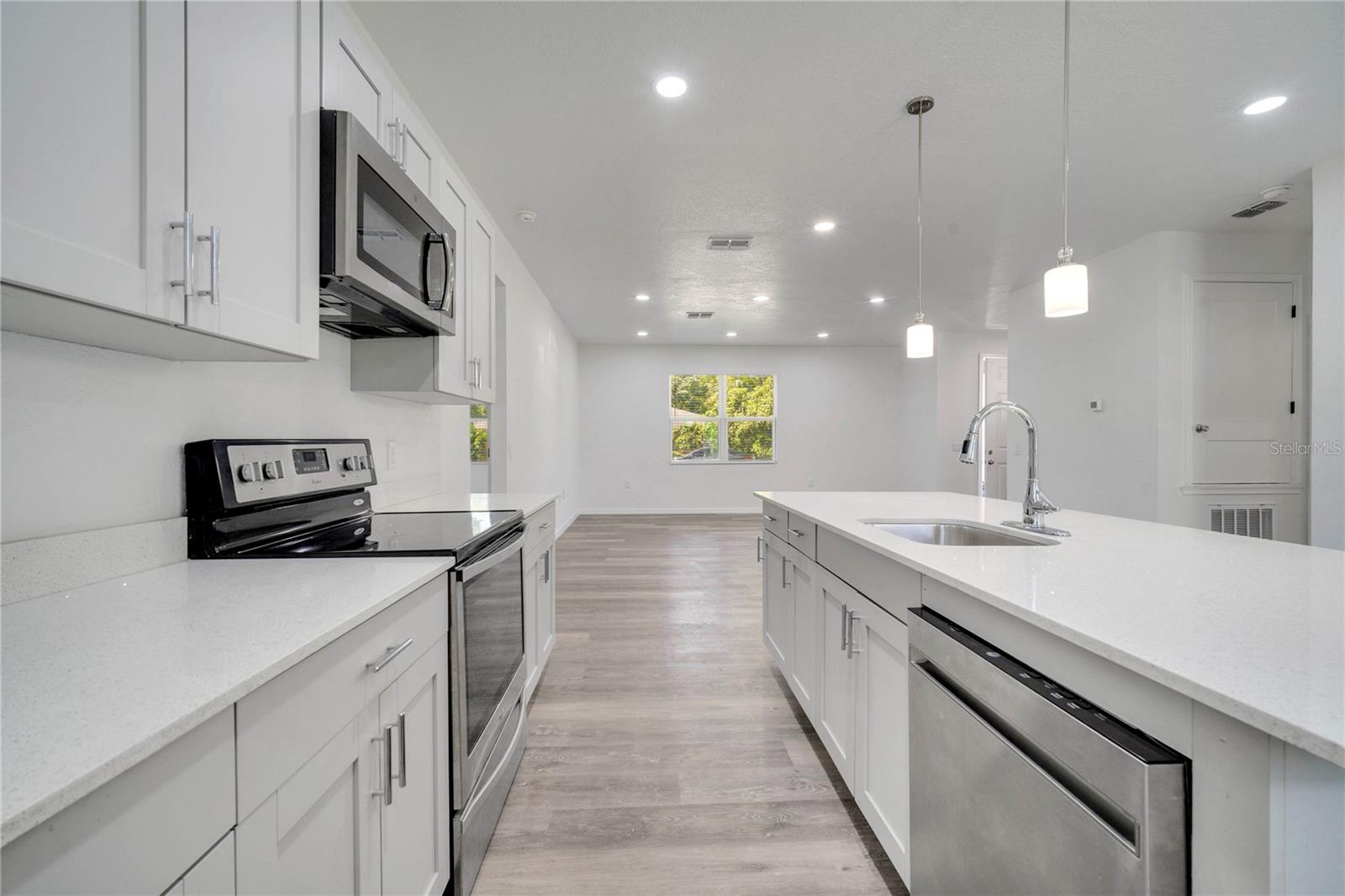 Image 11 of 26 For 506 Bay Street