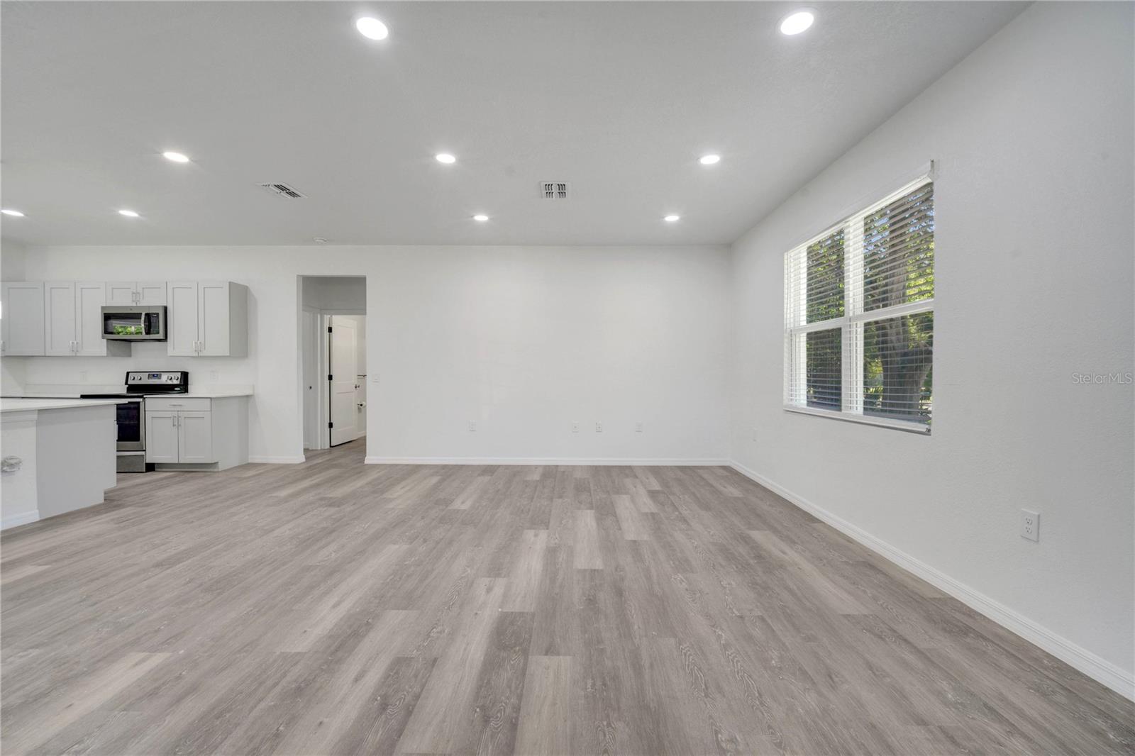 Image 4 of 26 For 506 Bay Street