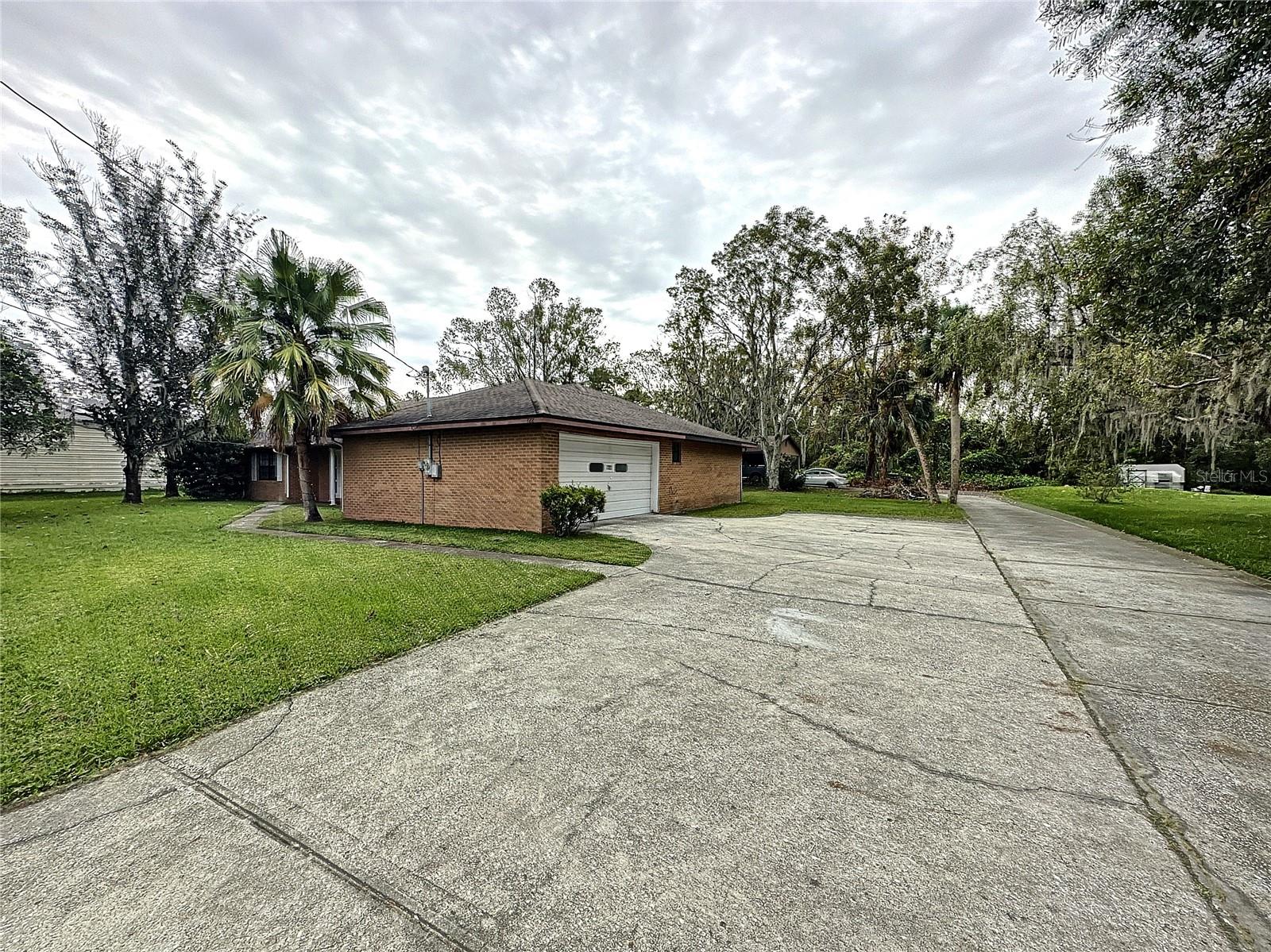 Image 2 of 33 For 722 Alamo Drive