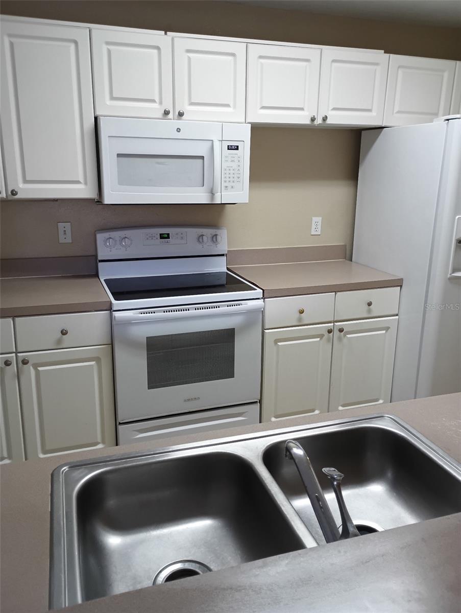 Image 6 of 9 For 5560 Metrowest Boulevard 10
