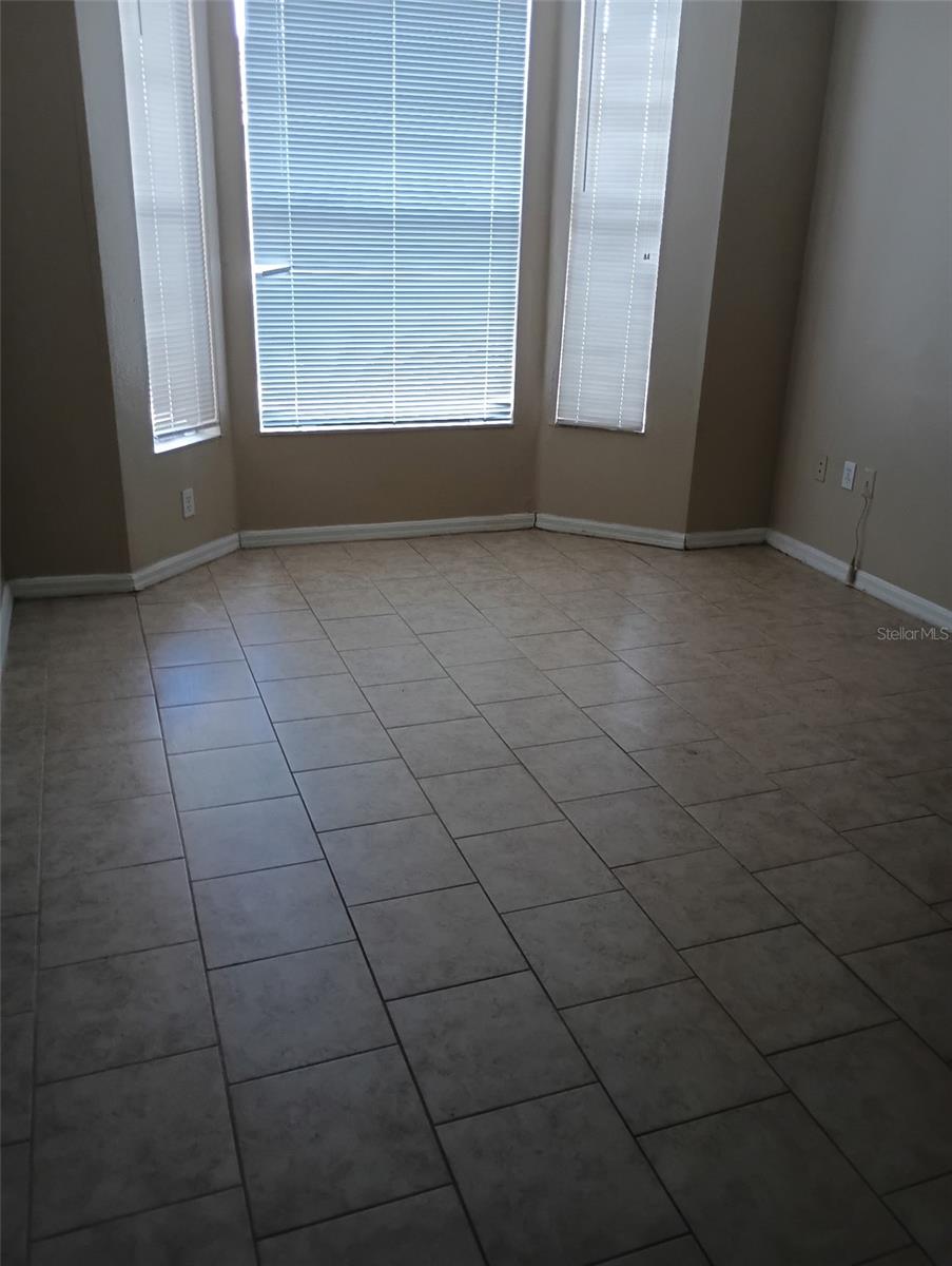 Image 8 of 9 For 5560 Metrowest Boulevard 10