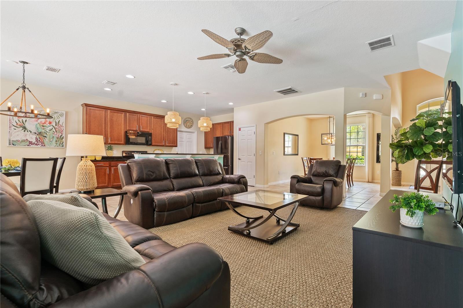 Image 3 of 41 For 256 Yellow Snapdragon Drive